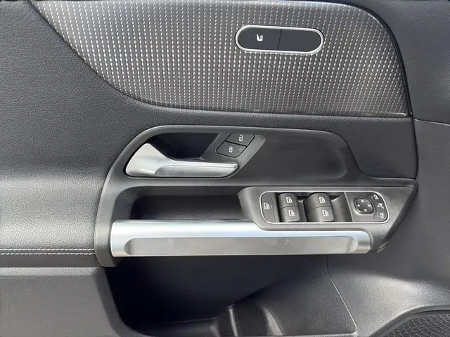 Mercedes-Benz GLB view 28