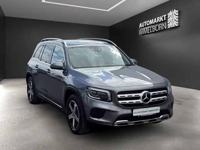 Mercedes-Benz GLB view 2
