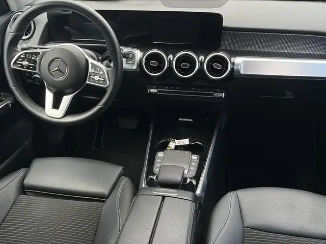Mercedes-Benz GLB view 17