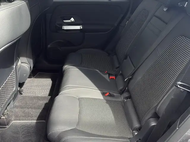 Mercedes-Benz GLB view 30