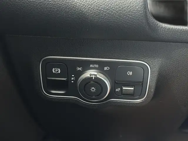 Mercedes-Benz GLB view 26