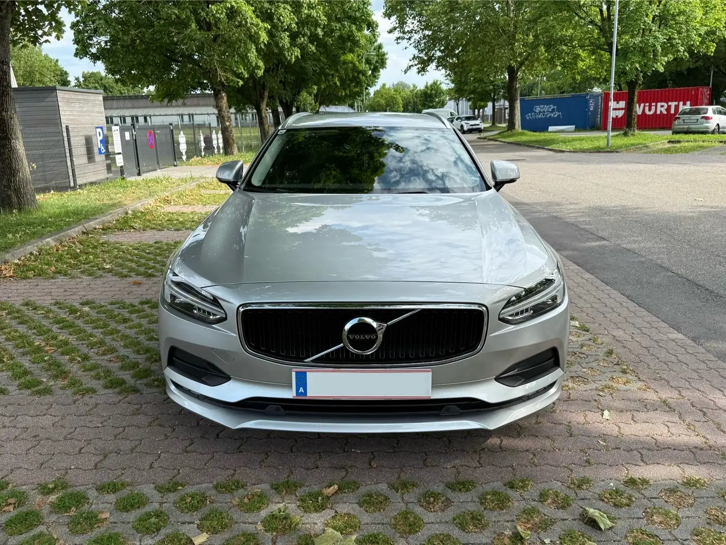 Volvo V90 D3 Momentum Geartronic Silber - 1