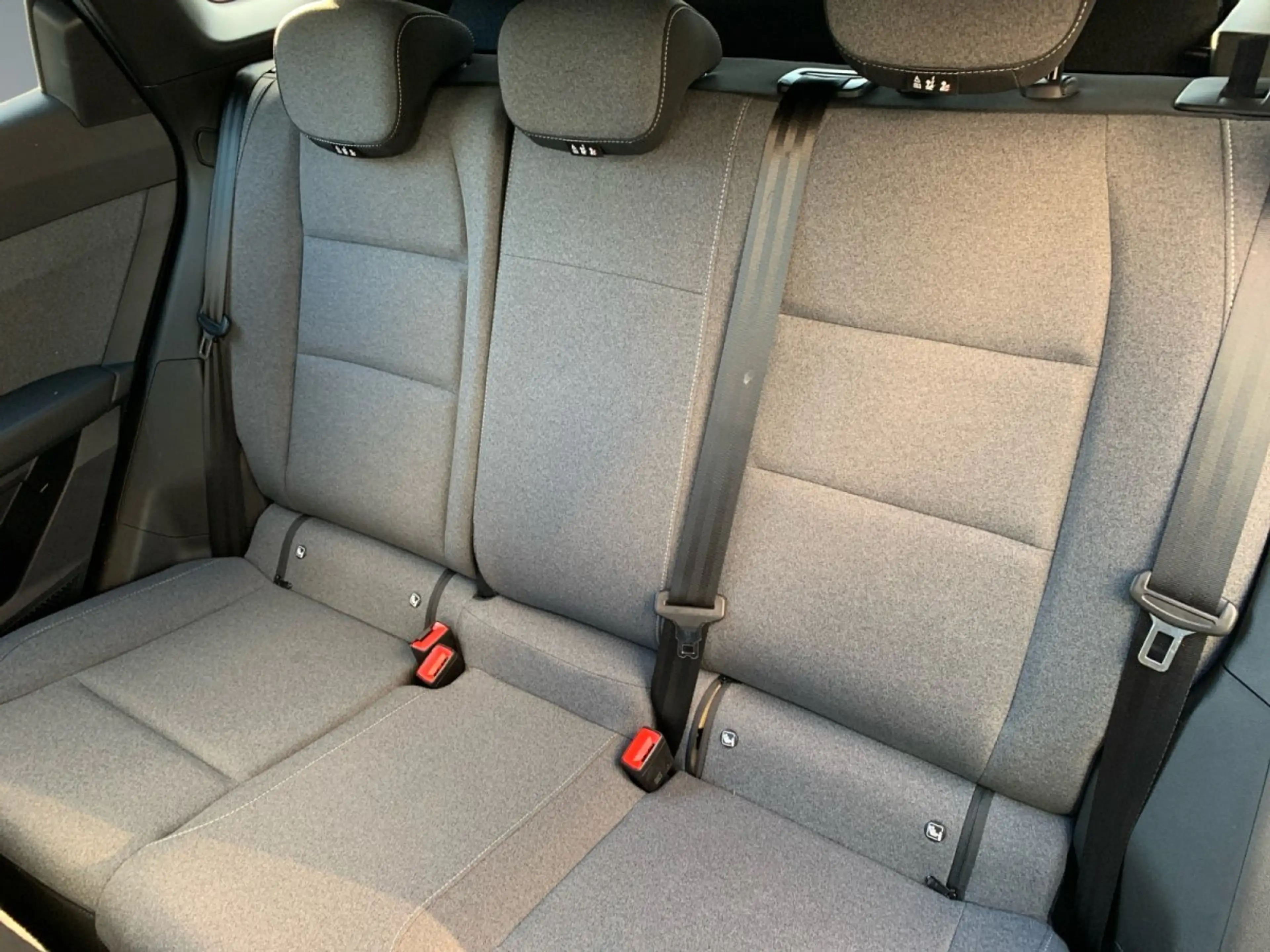 Renault Austral 1.3 TCe 160 Mild-Hybrid EU6e Evolution AUTOMATIK A — photo 13