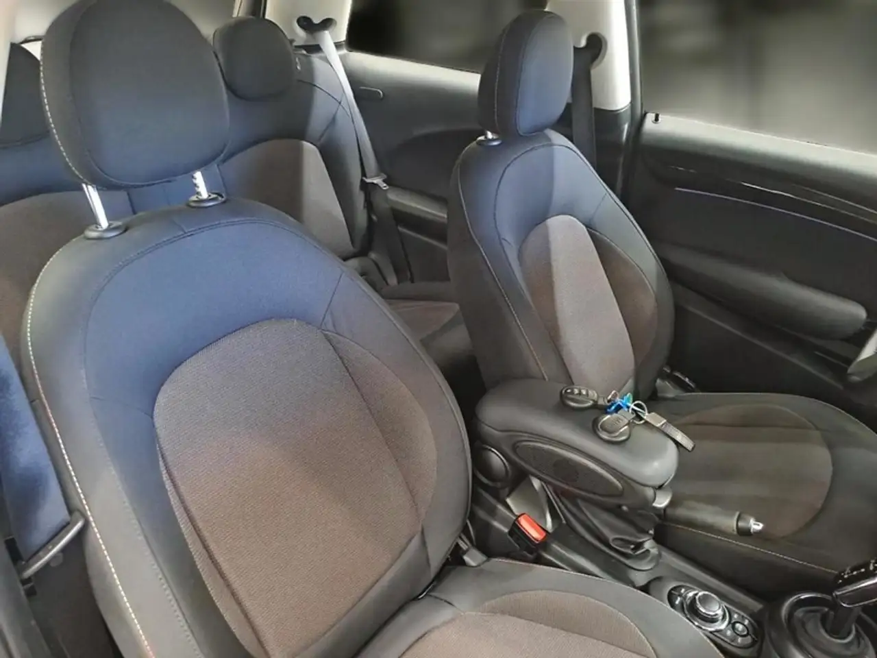 MINI Cooper CLASSIC 3 PORTE BERLINA, миниатюра 10
