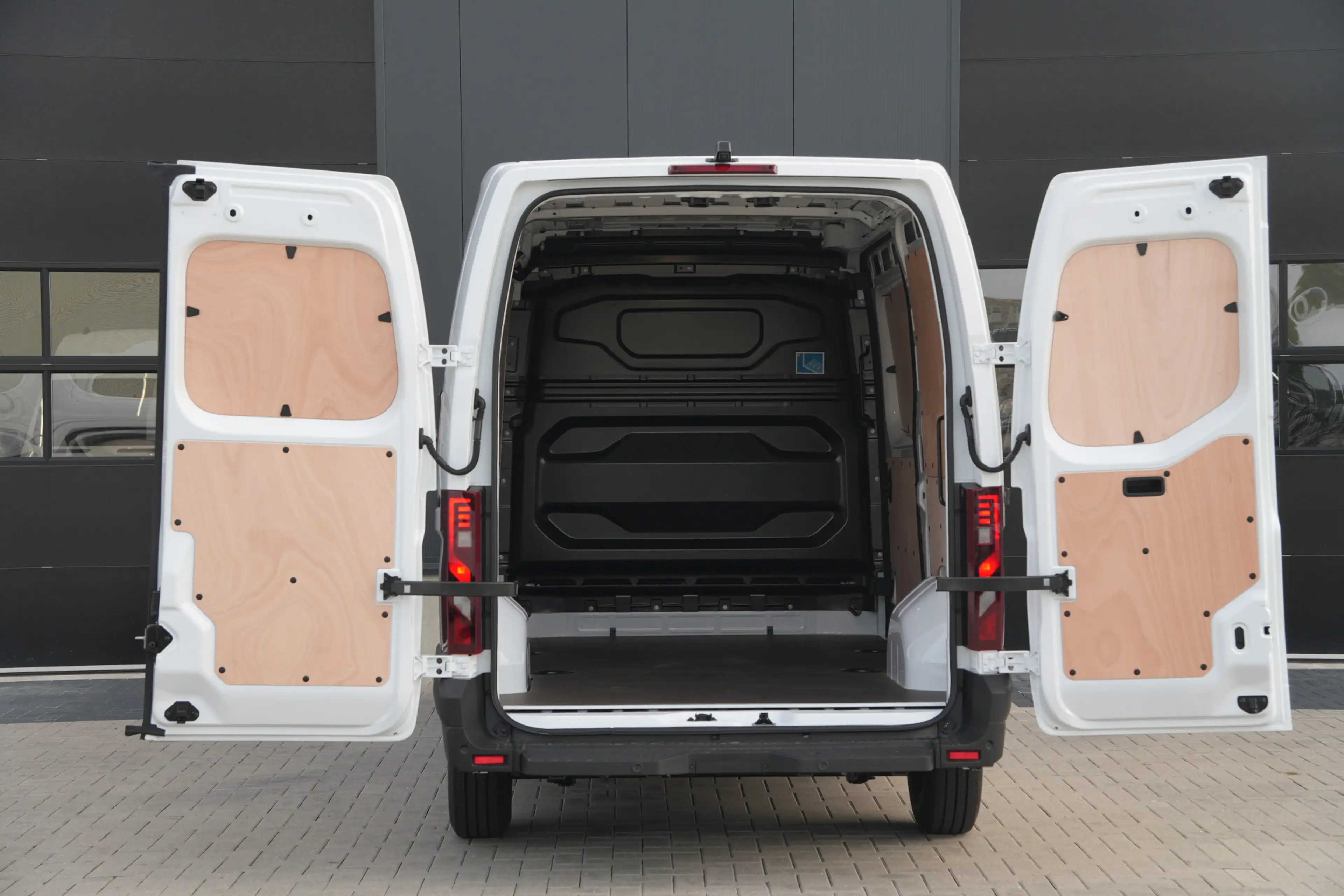 Renault Master E-Tech T35 L2H2 Advance Long Range 87 kWh 143pk - — photo 9