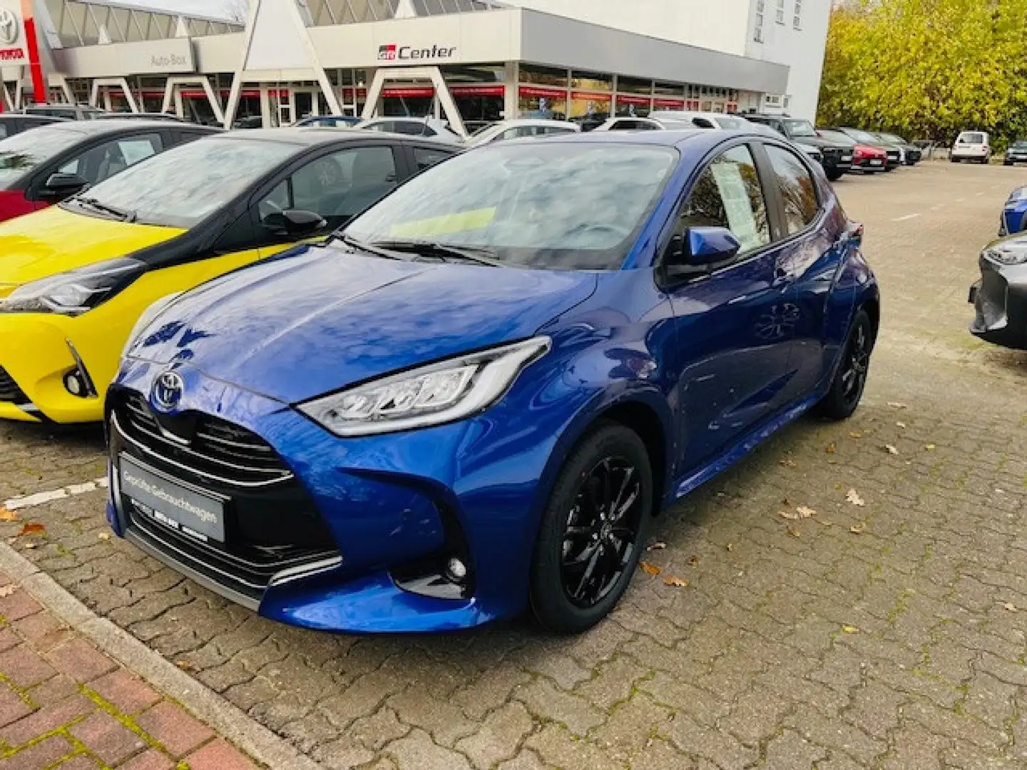 Toyota Yaris Hybrid Team D + Safety- & Comfortpaket Blauw - 1