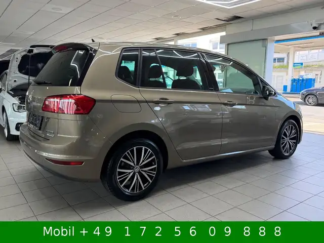 Volkswagen Golf Sportsvan view 6