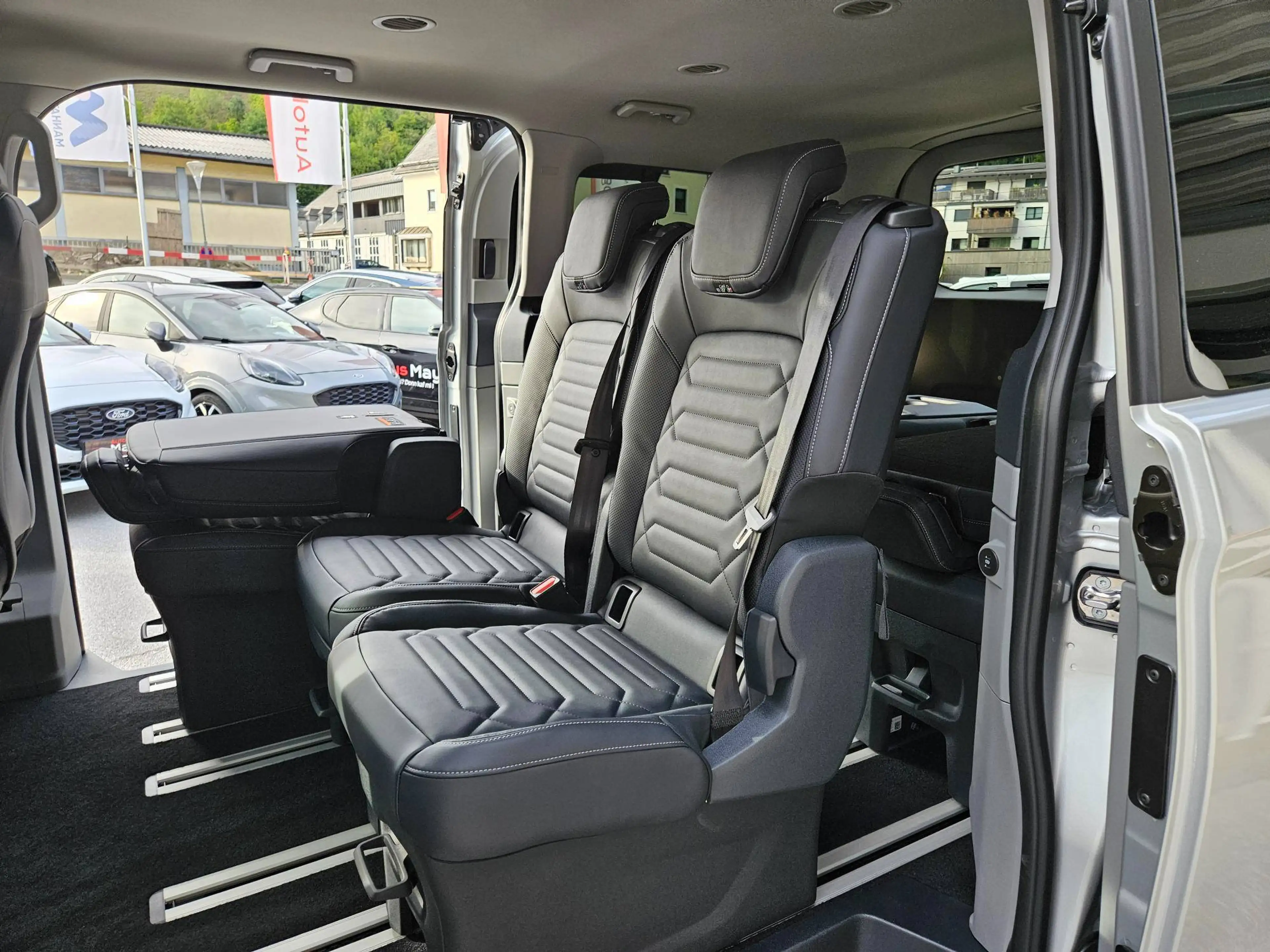 Ford Tourneo Custom Plug-in Hybrid 340 L1 Tourneo Titanium X FWD — photo 13