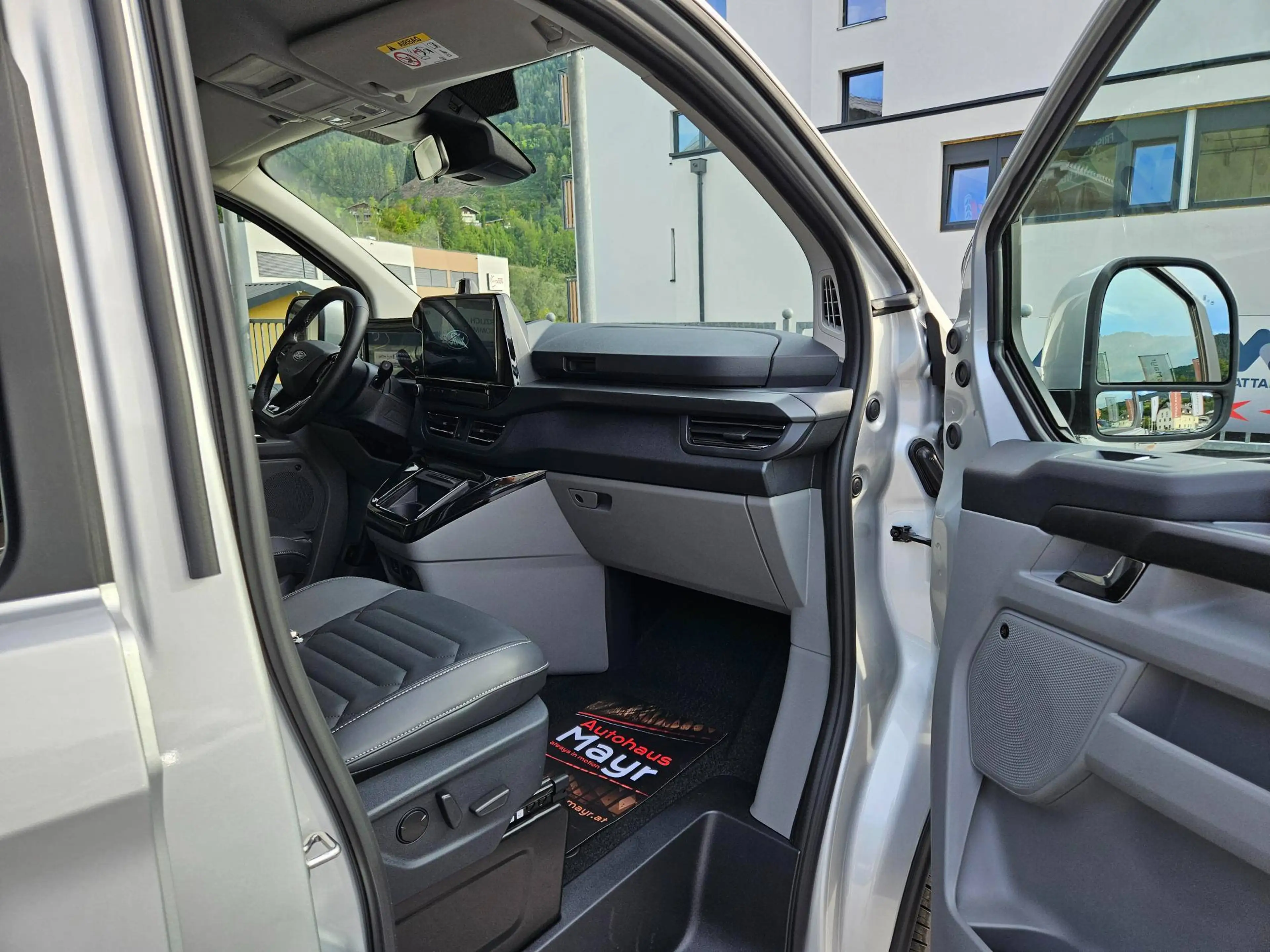 Ford Tourneo Custom Plug-in Hybrid 340 L1 Tourneo Titanium X FWD — photo 10