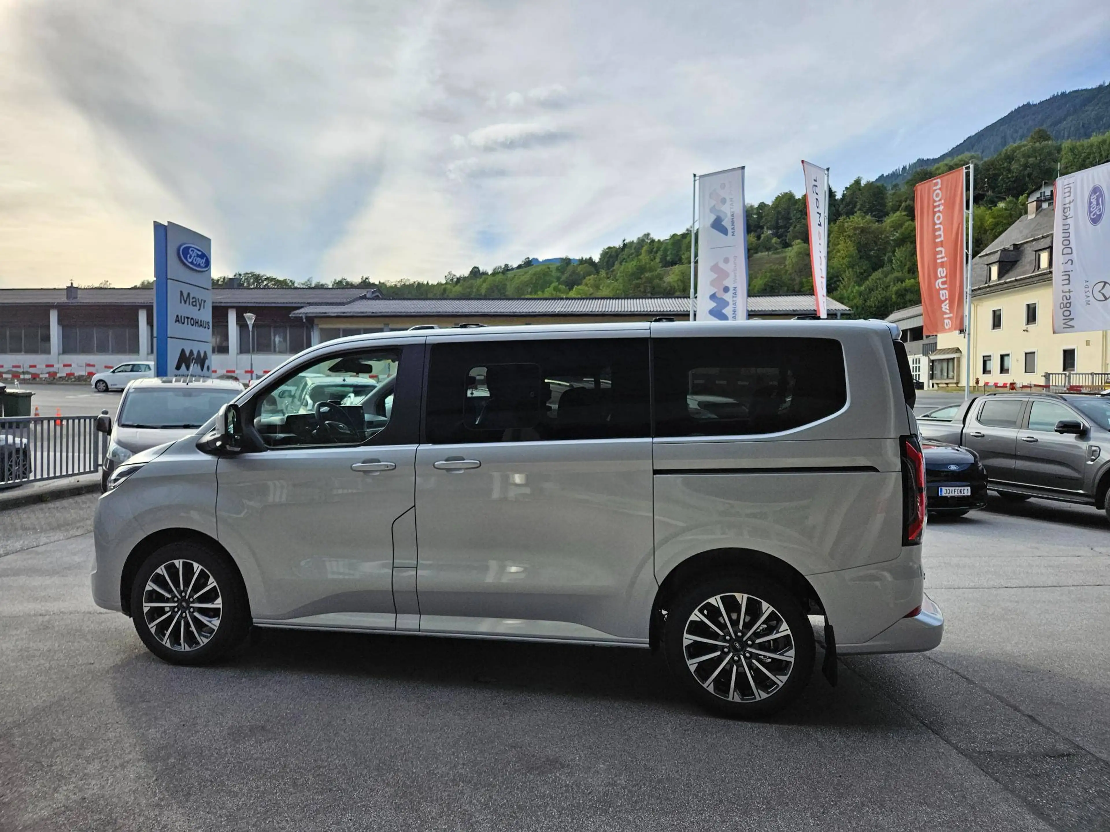 Ford Tourneo Custom Plug-in Hybrid 340 L1 Tourneo Titanium X FWD — photo 5