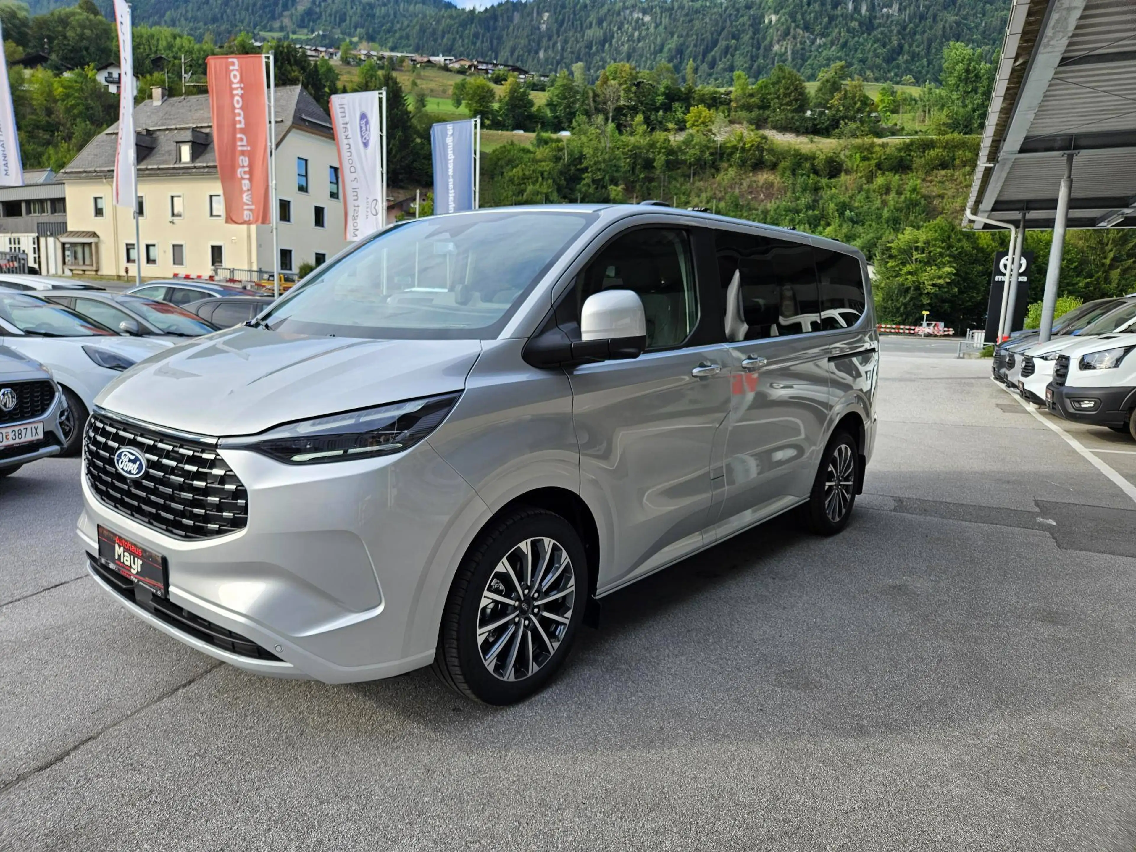 Ford Tourneo Custom Plug-in Hybrid 340 L1 Tourneo Titanium X FWD — photo 3