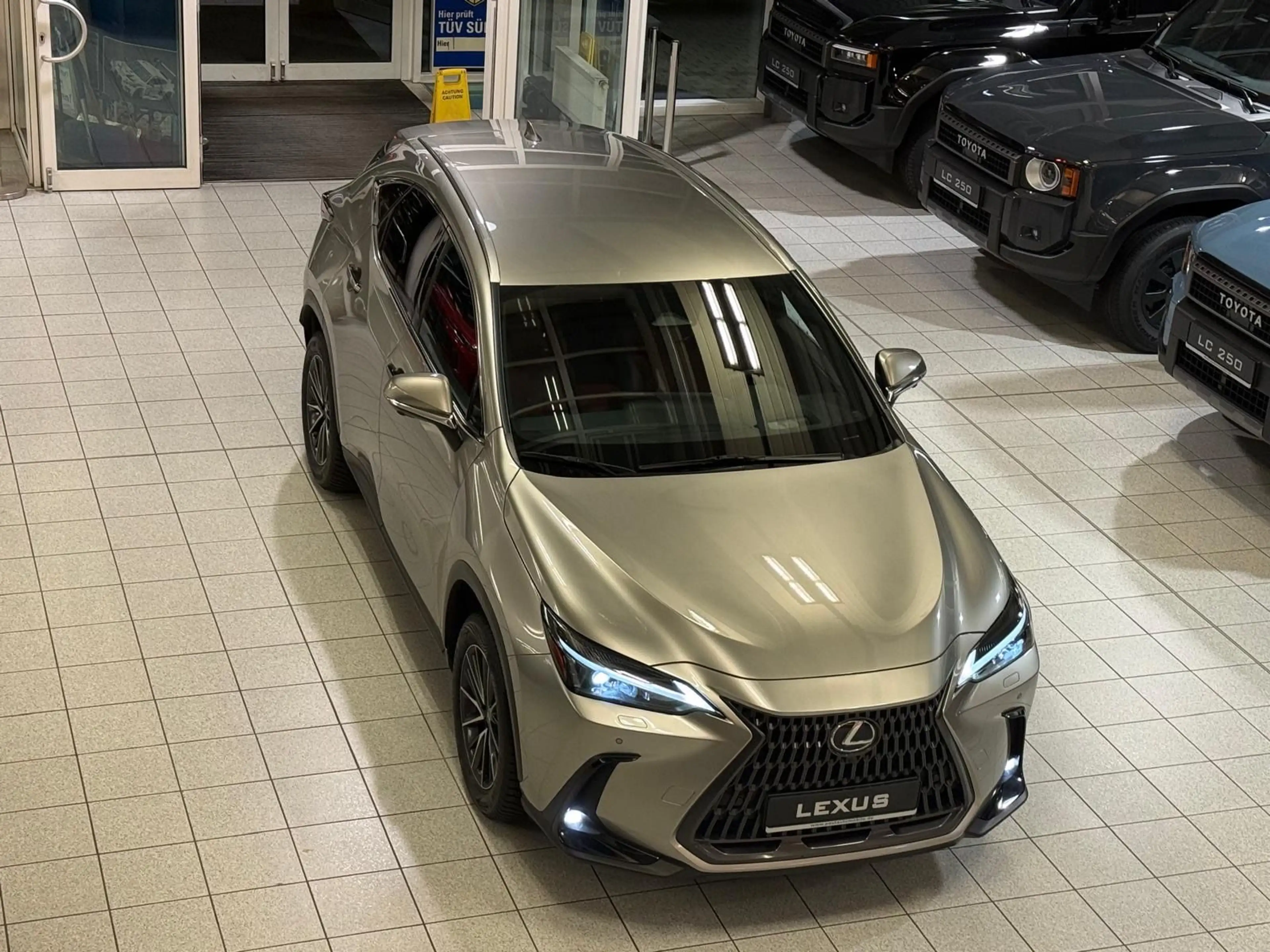 Lexus NX 350h EXE-HUD-360 CAM.-INTERIORP.-2 WD-39.490- — photo 14