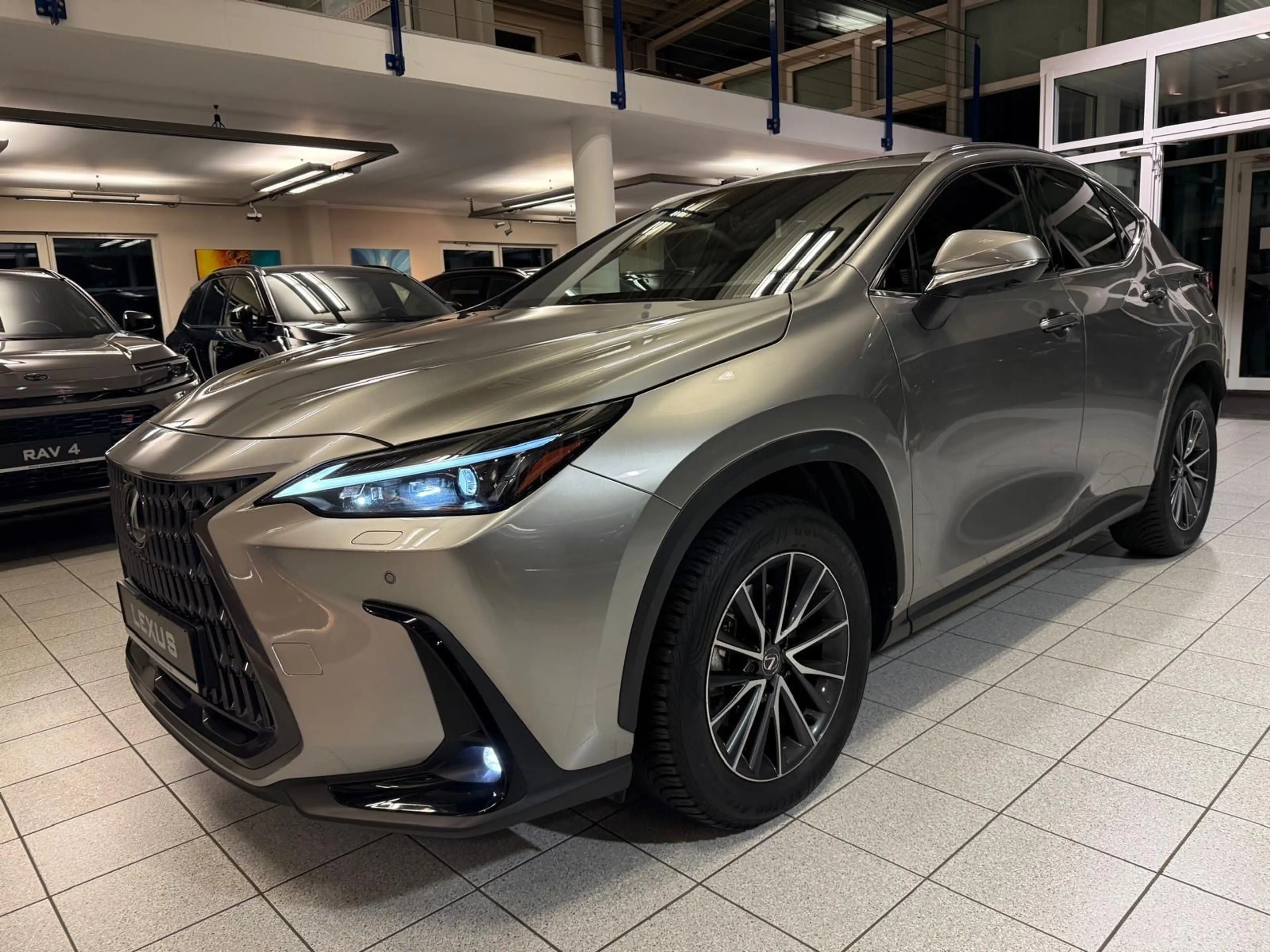 Lexus NX 350h EXE-HUD-360 CAM.-INTERIORP.-2 WD-39.490- — photo 3