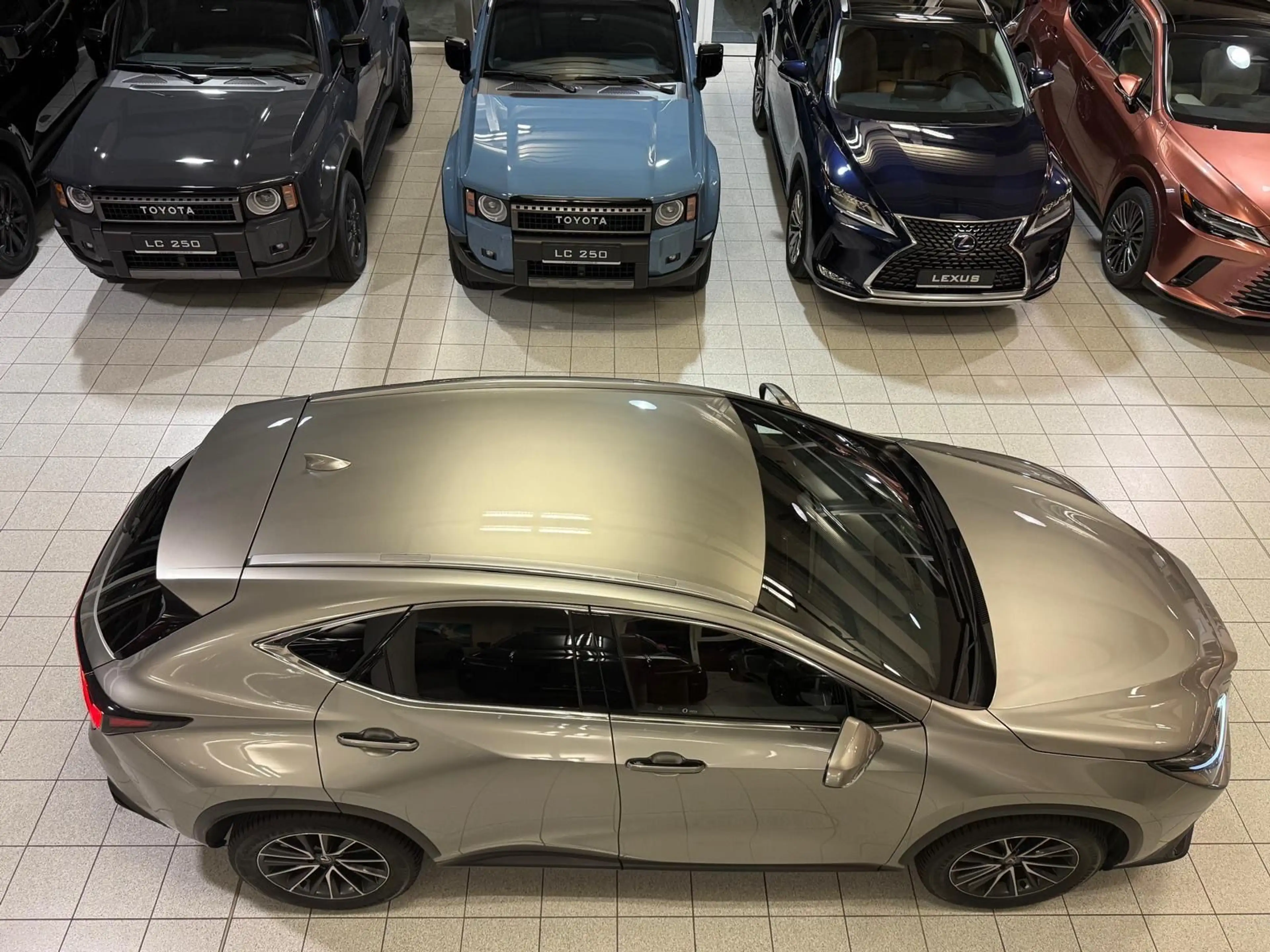 Lexus NX 350h EXE-HUD-360 CAM.-INTERIORP.-2 WD-39.490- — photo 11