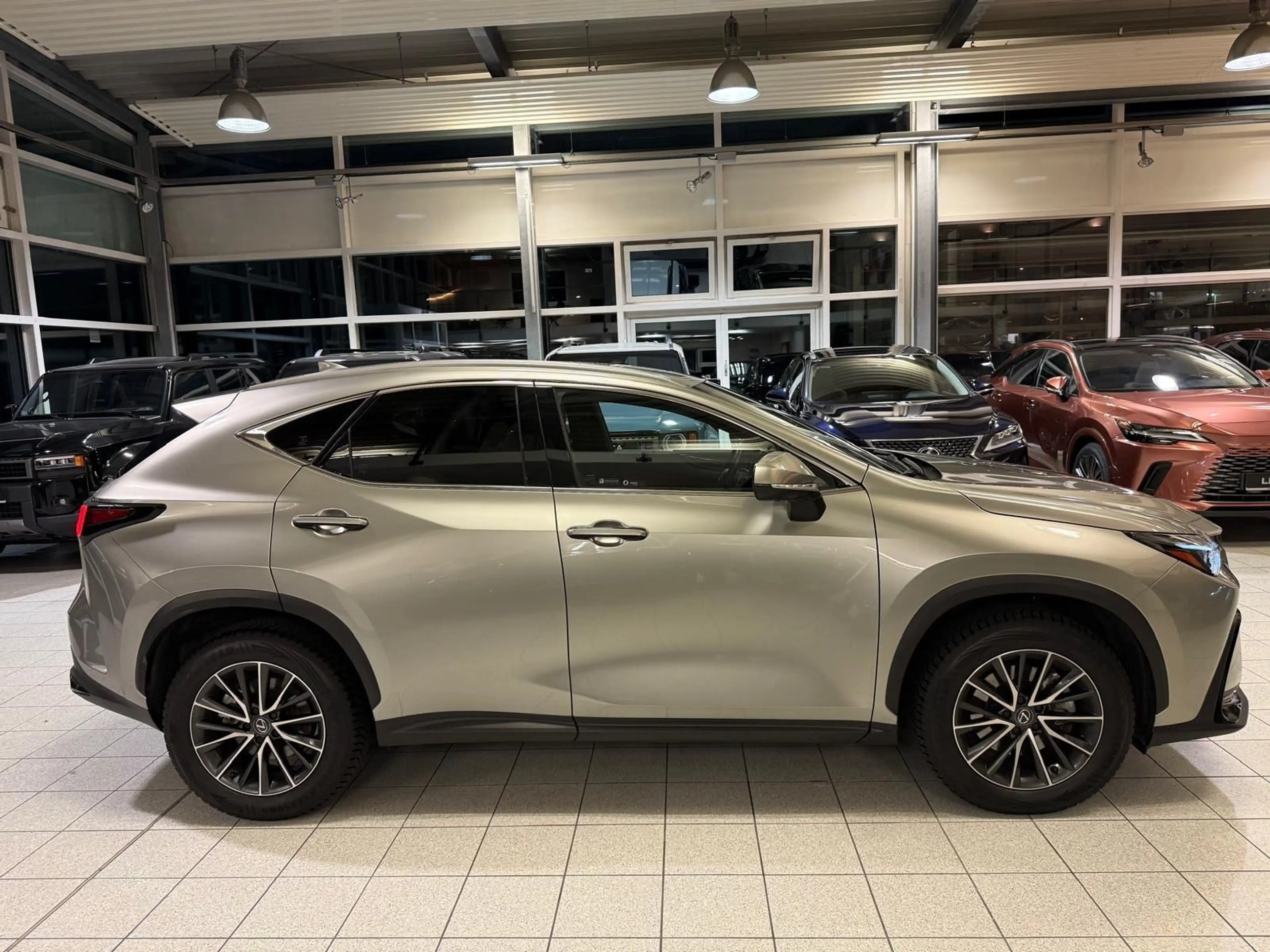 Lexus NX 350h EXE-HUD-360 CAM.-INTERIORP.-2 WD-39.490- — photo 10