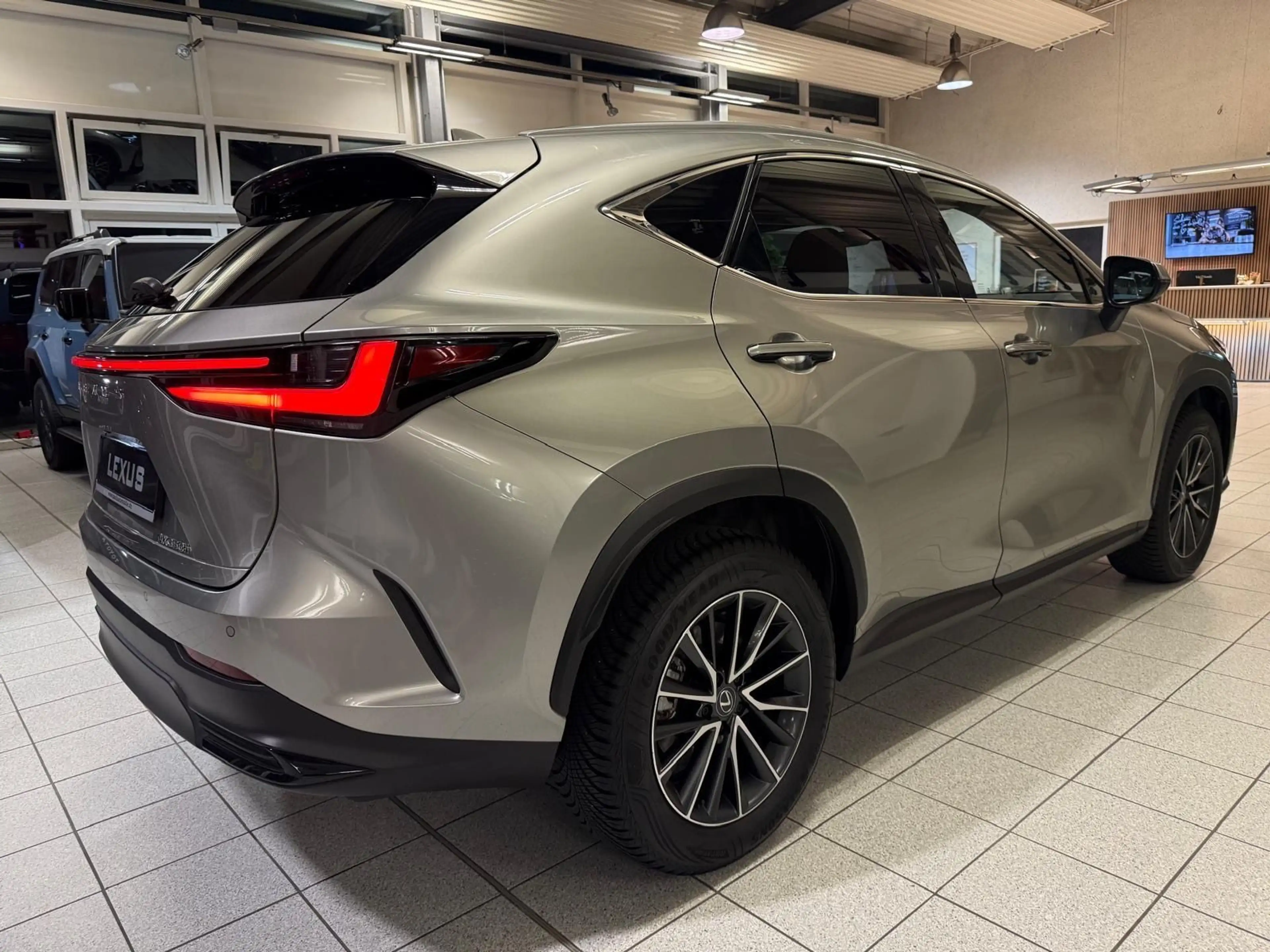 Lexus NX 350h EXE-HUD-360 CAM.-INTERIORP.-2 WD-39.490- — photo 9