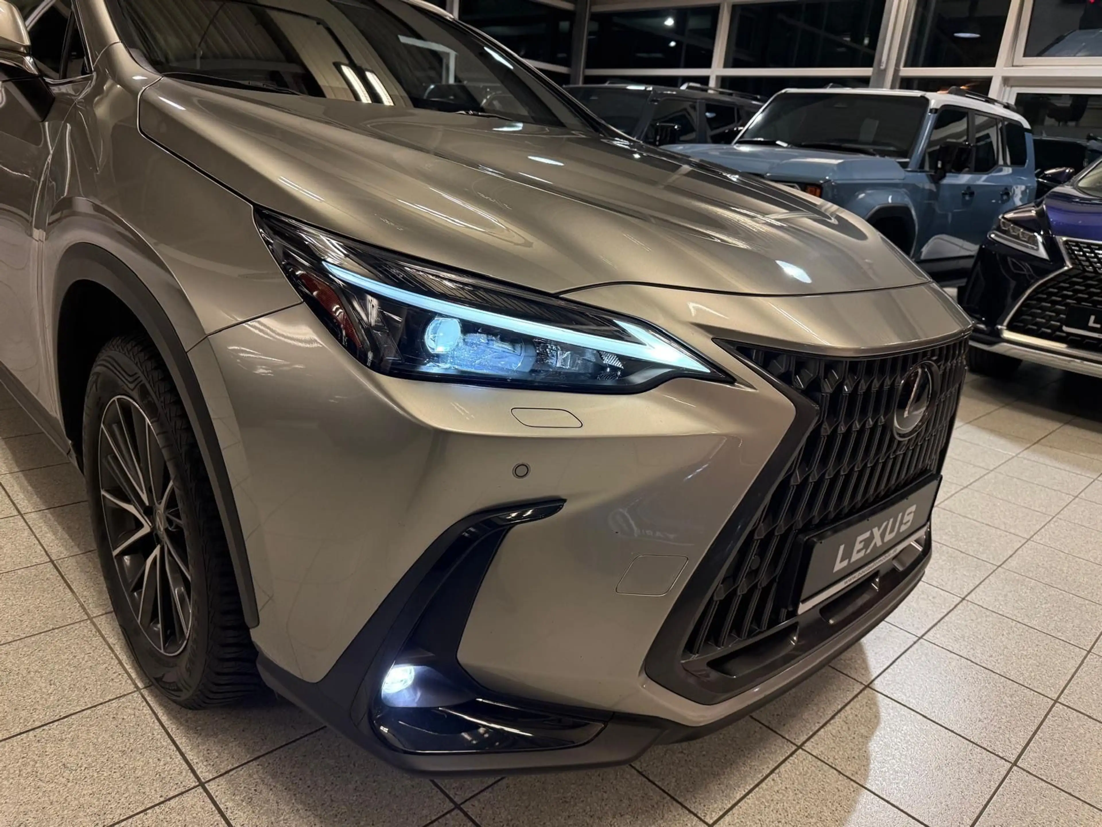 Lexus NX 350h EXE-HUD-360 CAM.-INTERIORP.-2 WD-39.490- — photo 13