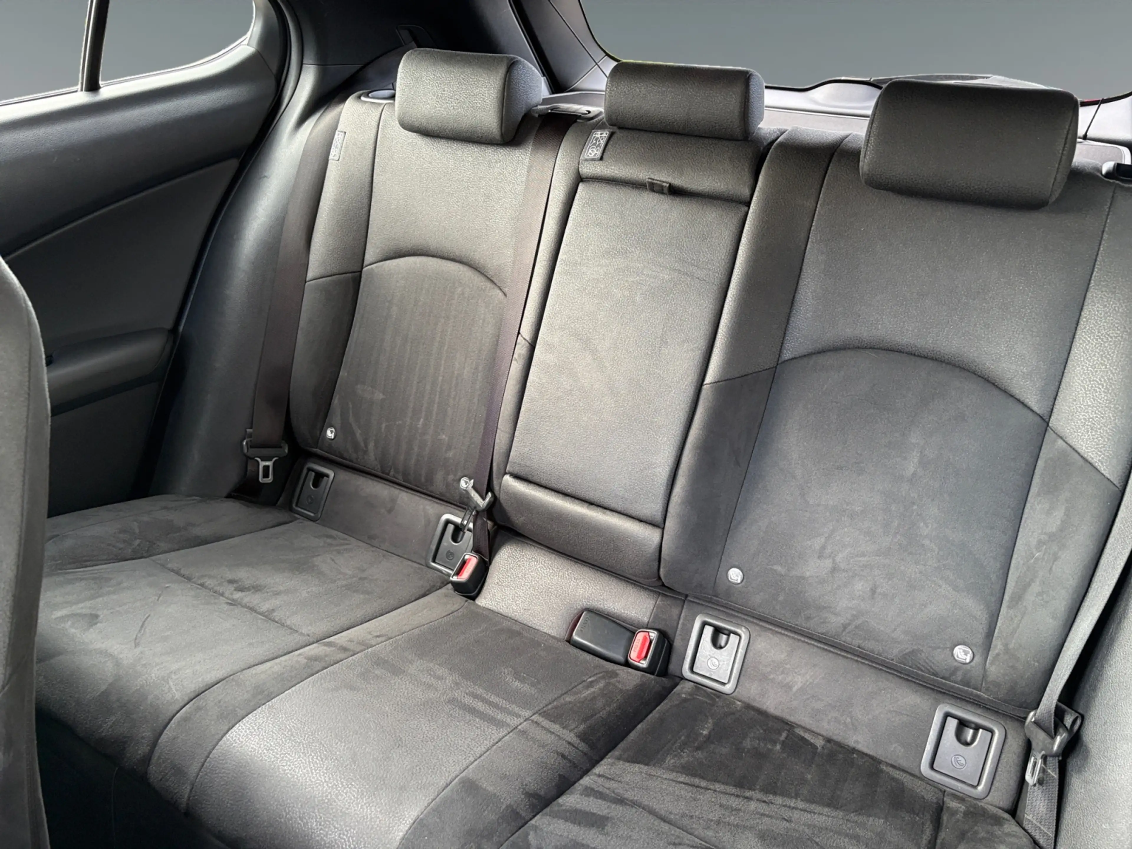 Lexus UX 250h 4x4, Advanced — photo 13