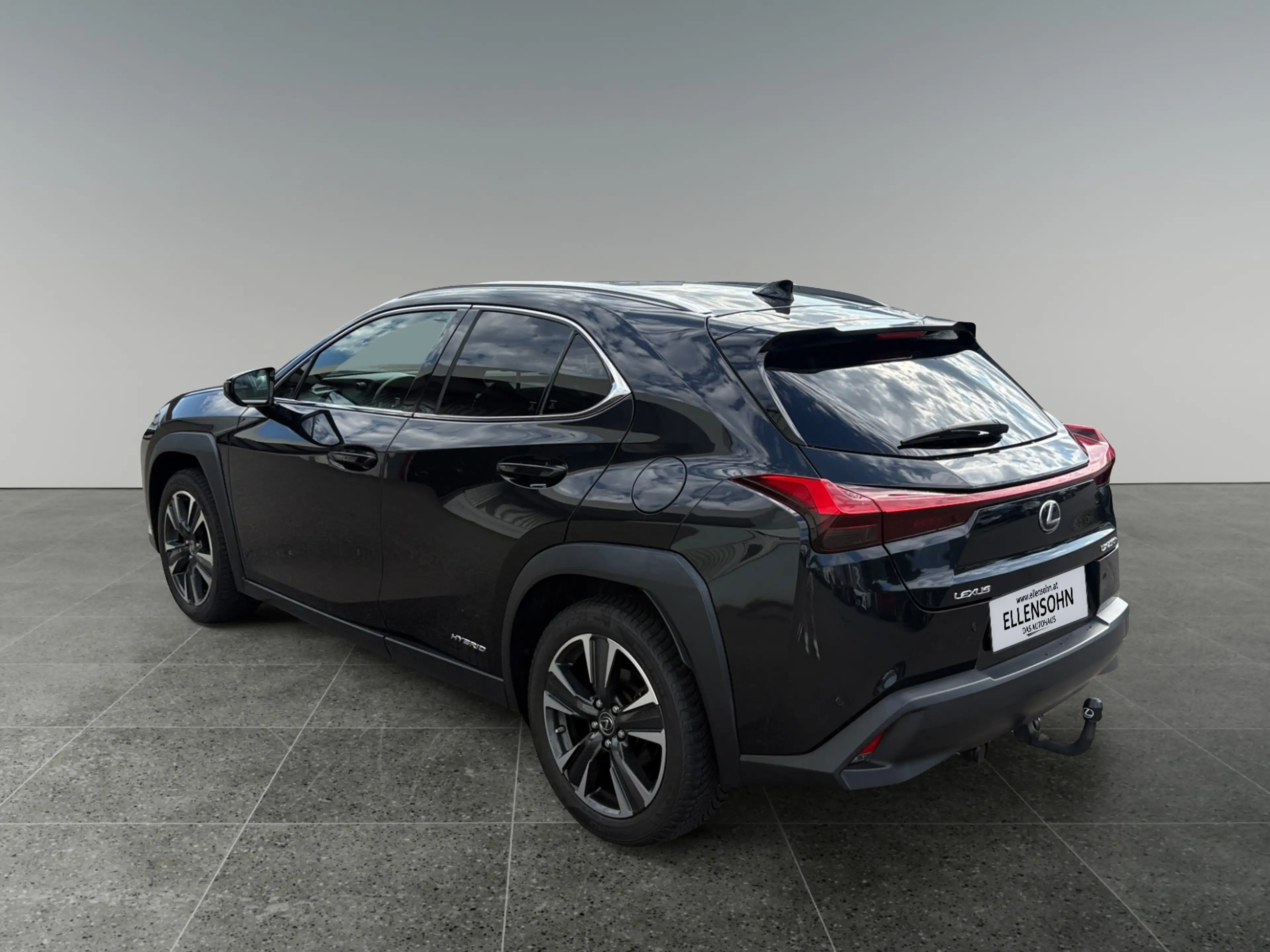 Lexus UX 250h 4x4, Advanced — photo 3