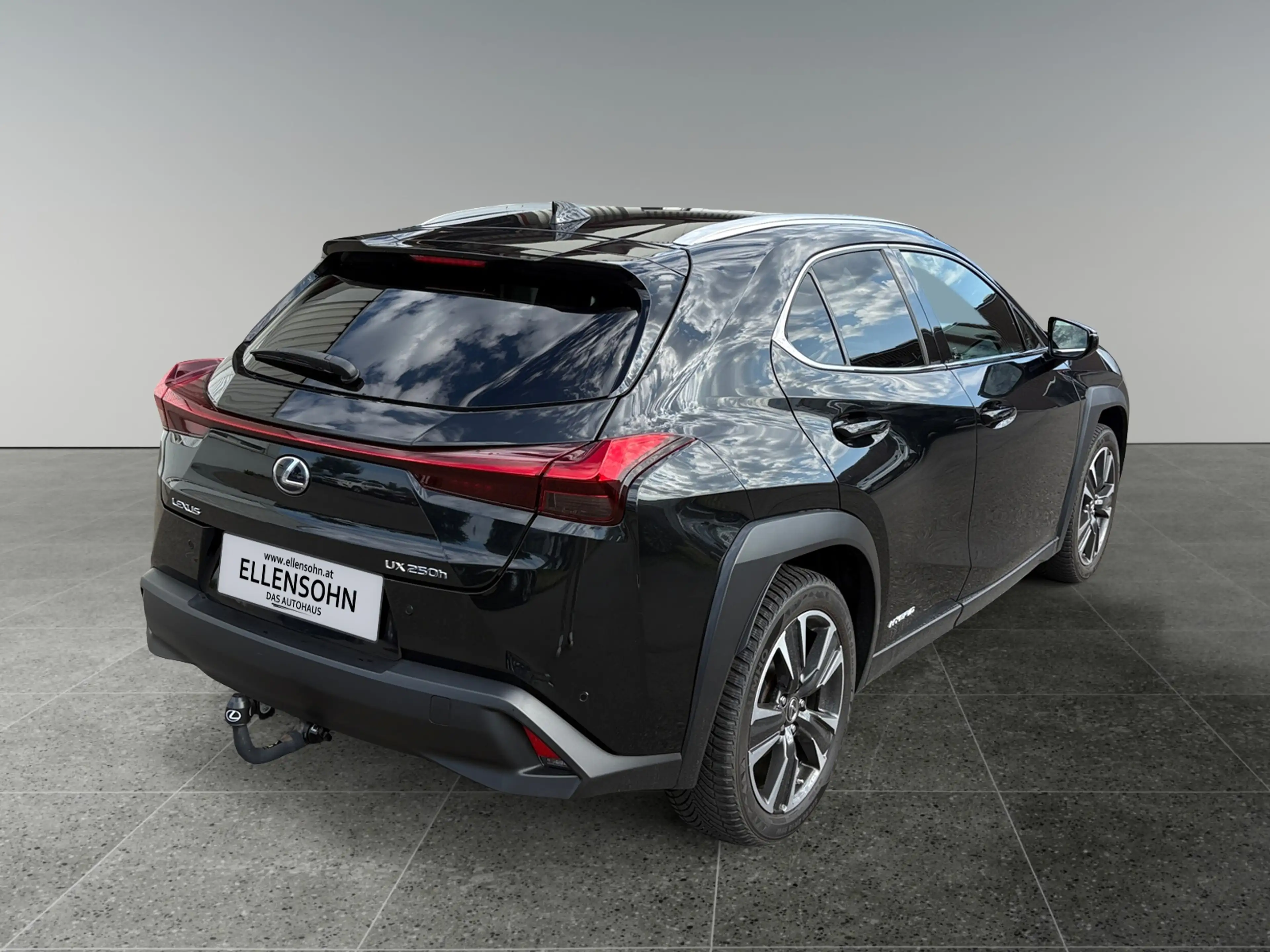 Lexus UX 250h 4x4, Advanced — photo 5