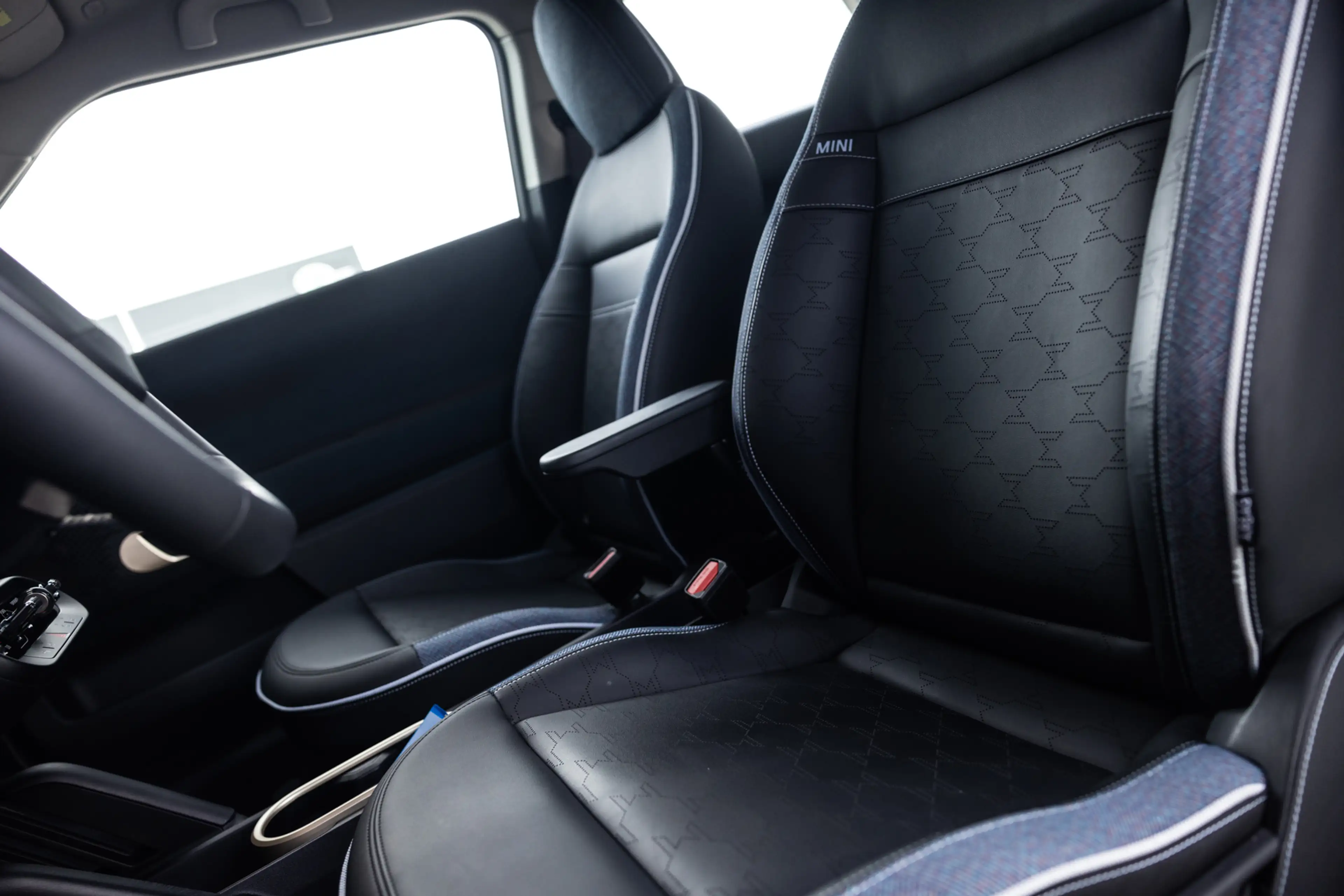 MINI Cooper E 3-Deurs Classic S 40.7 kWh, NL Auto, Stuurverwarmi — photo 15