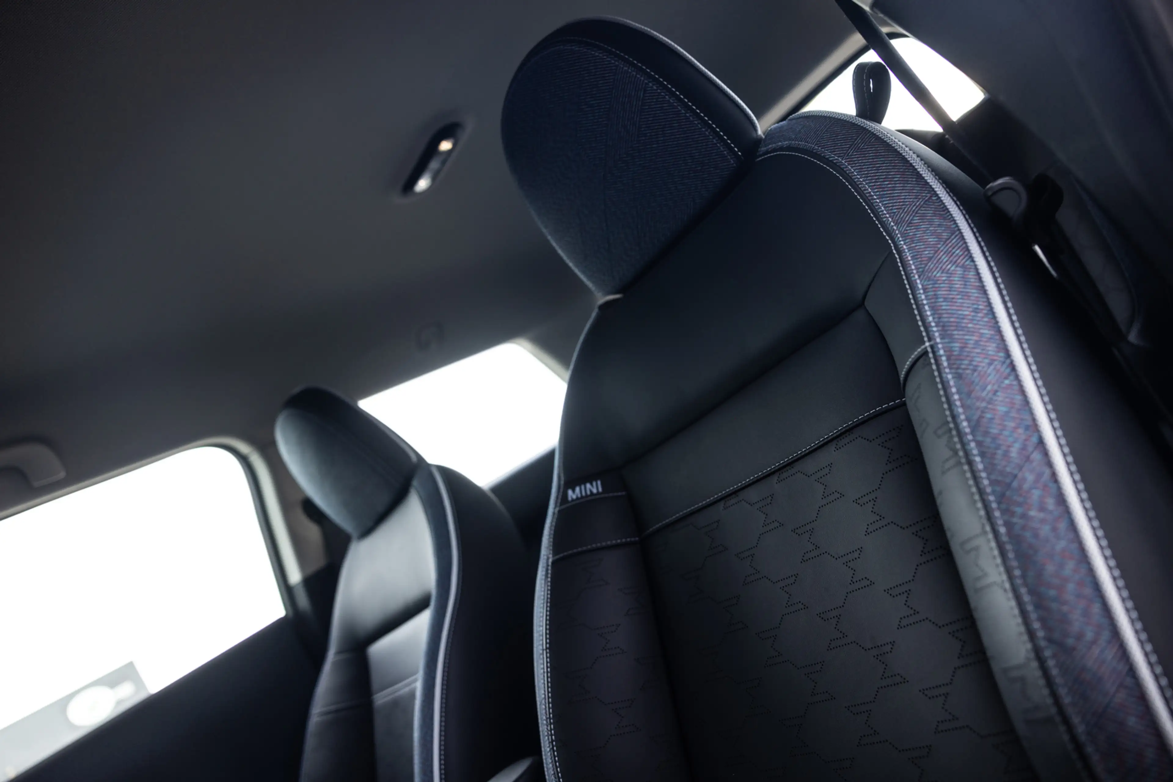 MINI Cooper E 3-Deurs Classic S 40.7 kWh, NL Auto, Stuurverwarmi — photo 16
