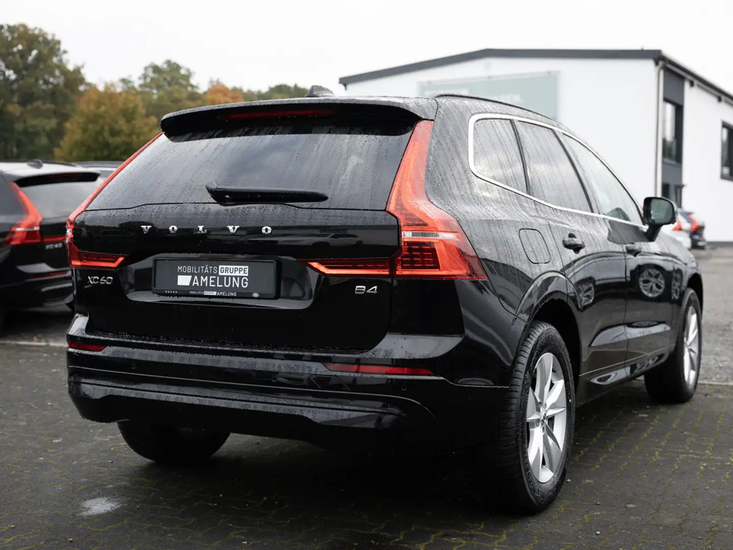 Volvo XC60 B4 Core PDC SHZ STANDHZ LED KAMERA NAVI Schwarz - 2
