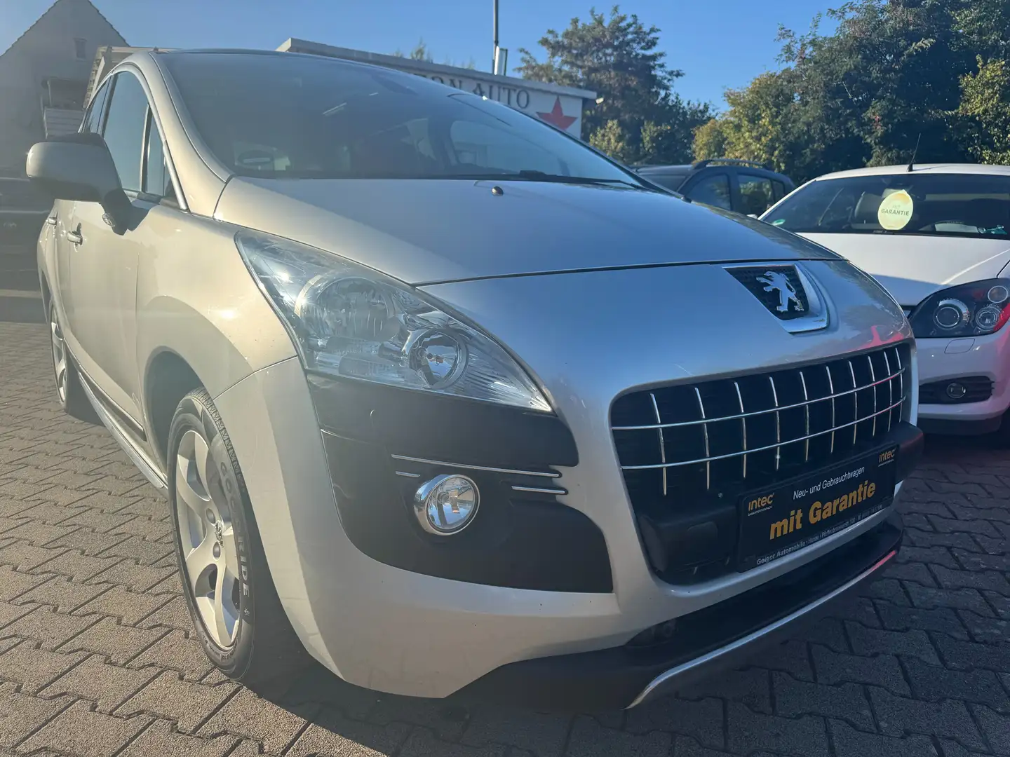 Peugeot 3008 Platinum*AHK*Pano*PDC*Top Zsd Silber - 1