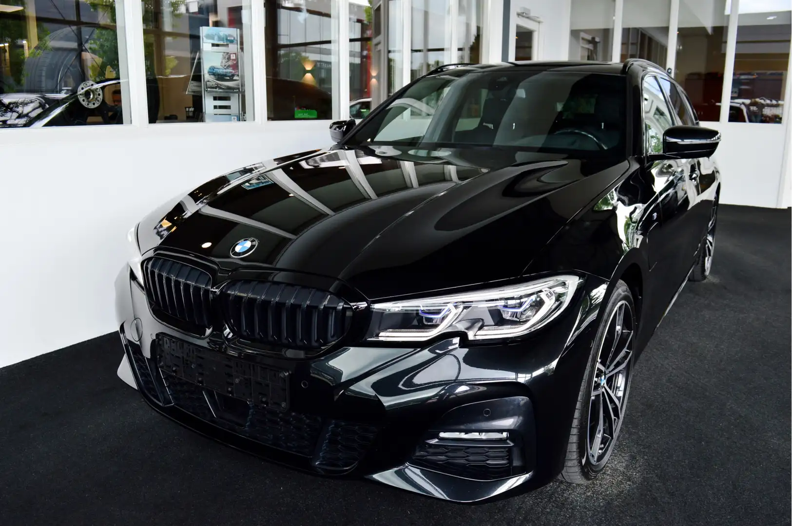 BMW 330 3-serie Touring 330e Hybride M-Sportedition | Zeer Zwart - 1
