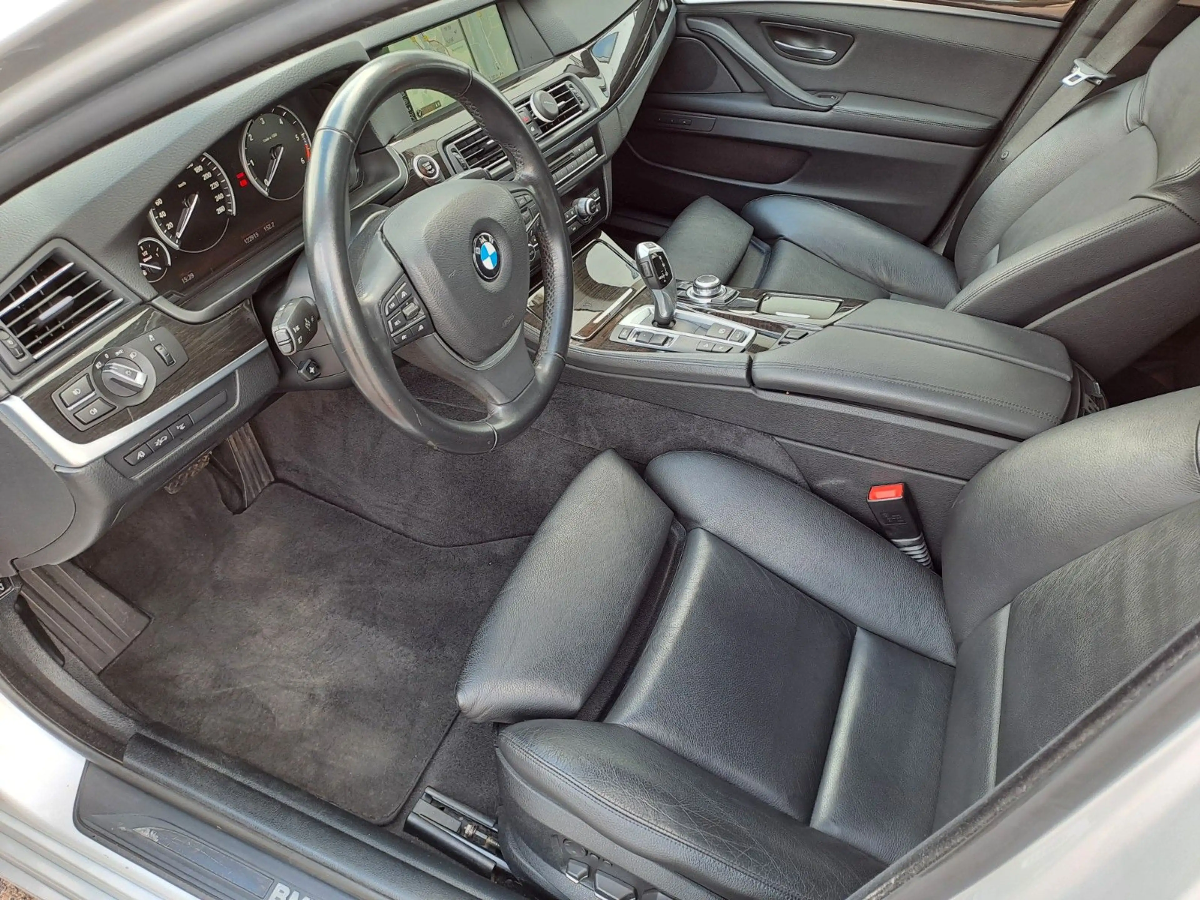 BMW 525 d xDrive*HEADUP*AB.TEM.*KAM*LEDER*NAVI*GLASD — photo 8