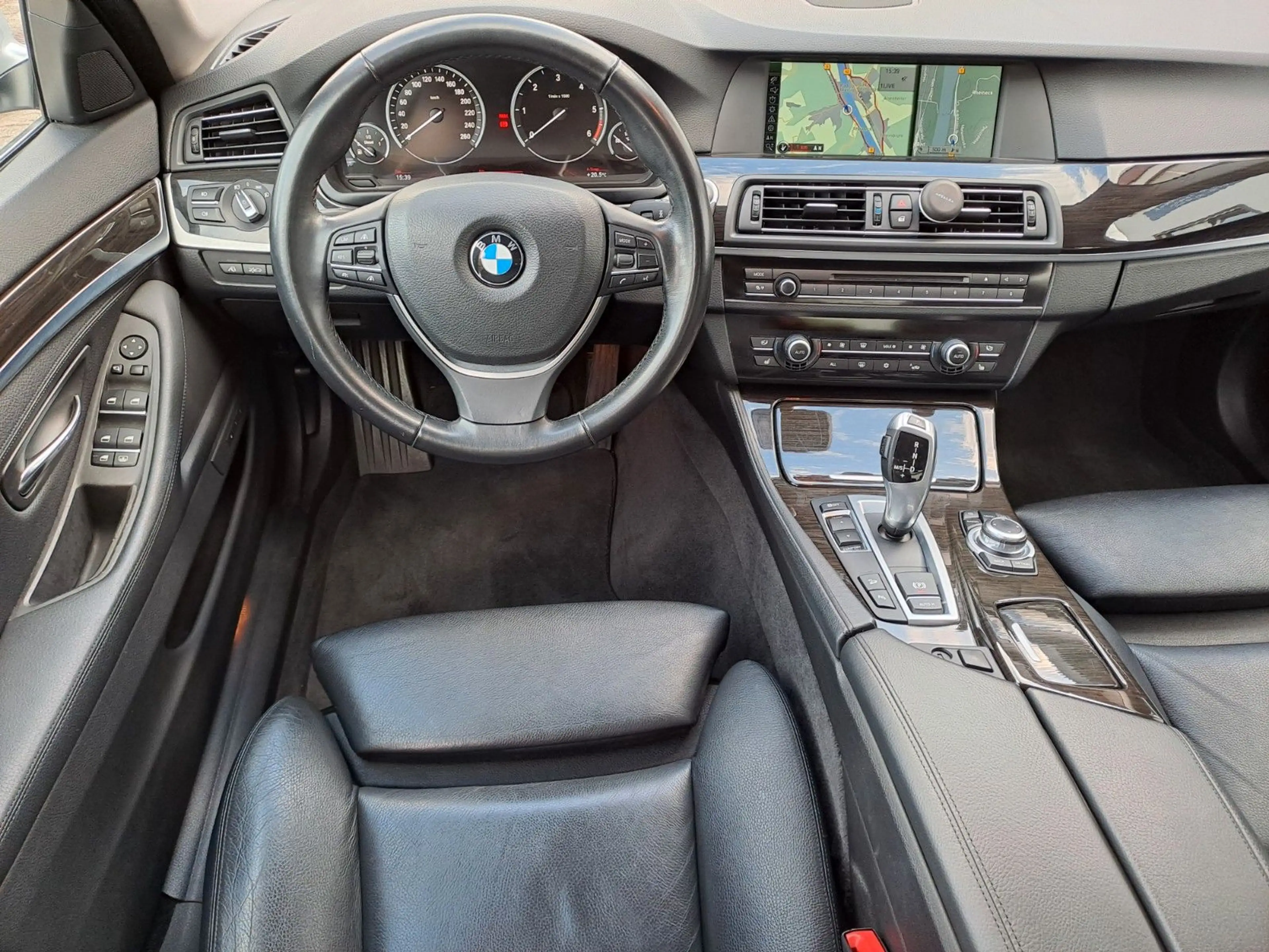 BMW 525 d xDrive*HEADUP*AB.TEM.*KAM*LEDER*NAVI*GLASD — photo 7