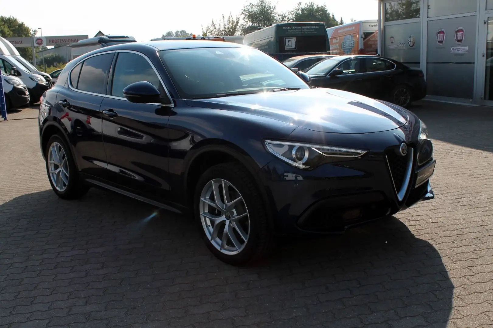 Alfa Romeo Stelvio Super Q4 280PS Xenon,Navi,Kamera,Carplay Blau - 2