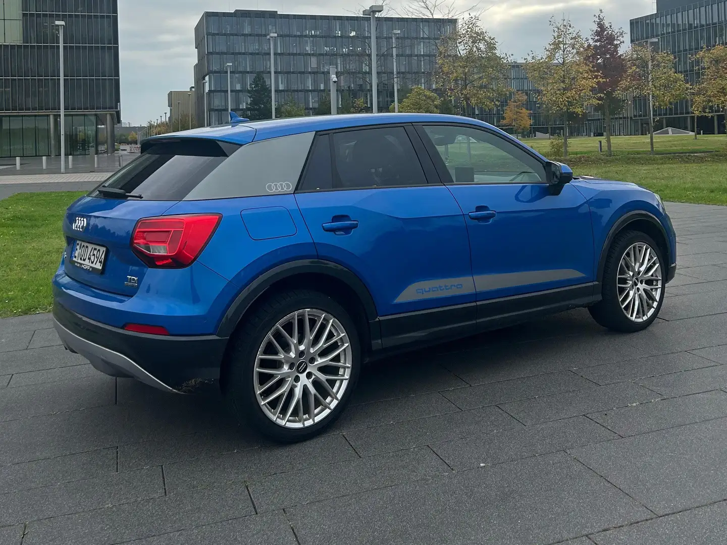 Audi Q2 Q2 2.0 TDI quattro S tronic design Blau - 2