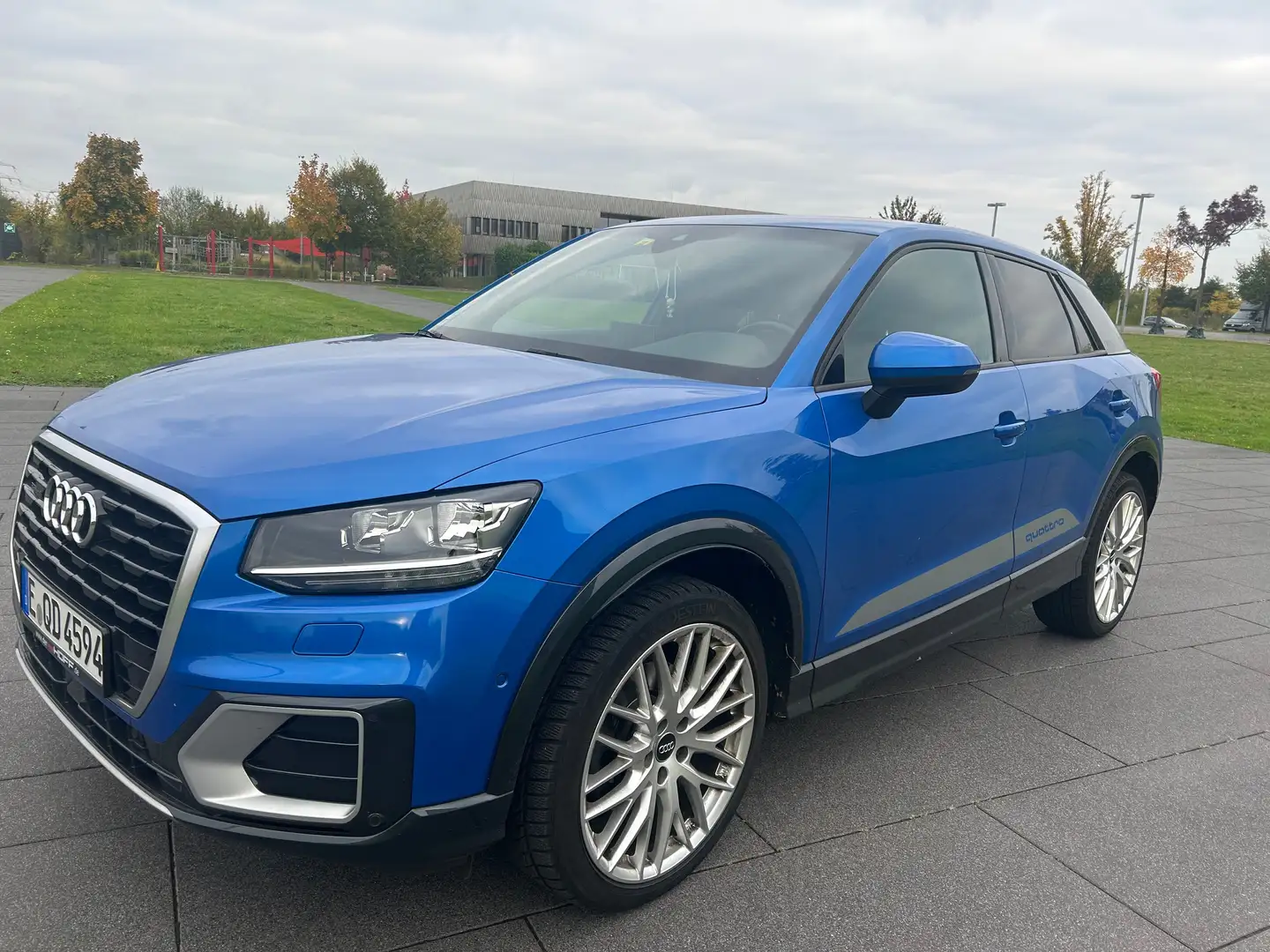 Audi Q2 Q2 2.0 TDI quattro S tronic design Blau - 1