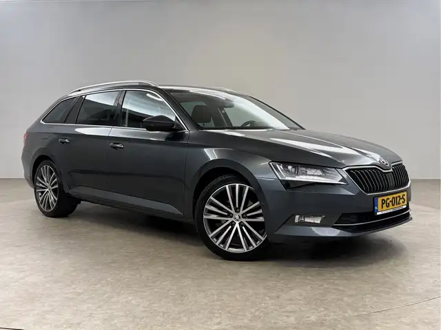 Skoda Superb view 6