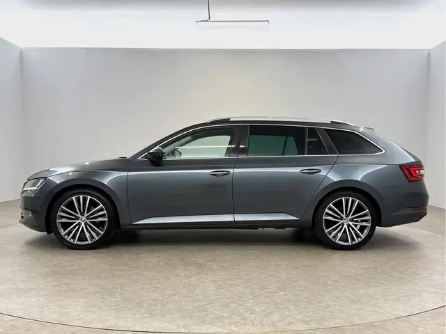 Skoda Superb view 11