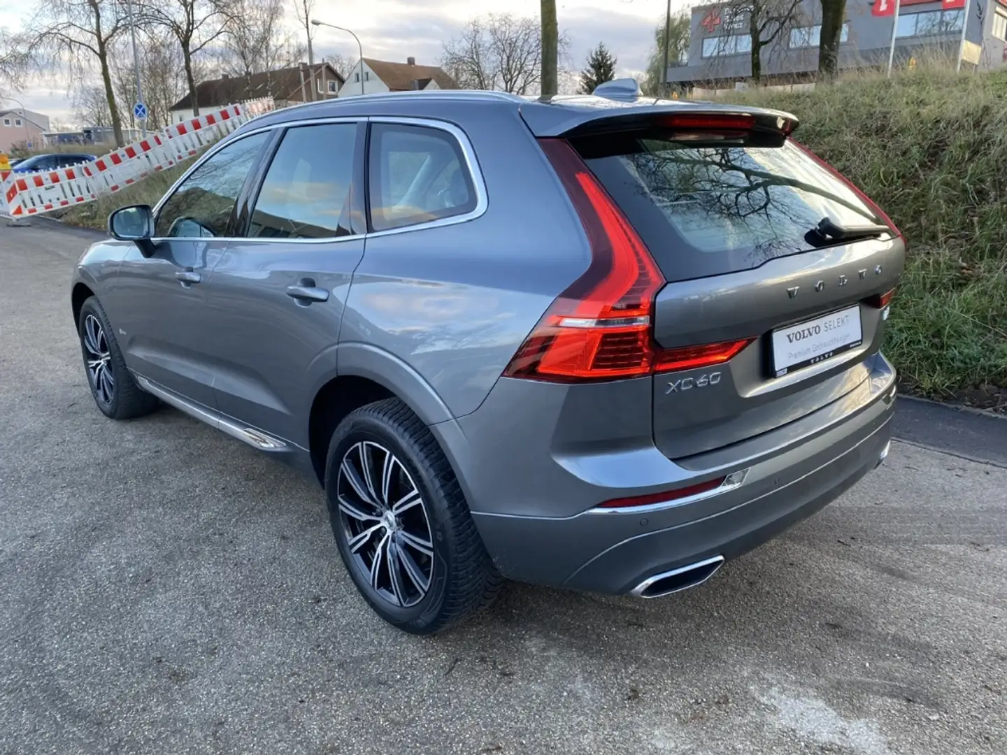 Volvo XC60 Inscription AWD B4 Diesel EU6d Navi Leder digitale Grau - 2