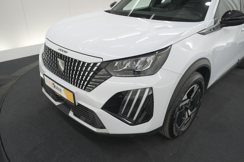Peugeot e-2008 EV Allure Avantage 54 kWh | 11 KW Lader | Apple Ca — photo 9