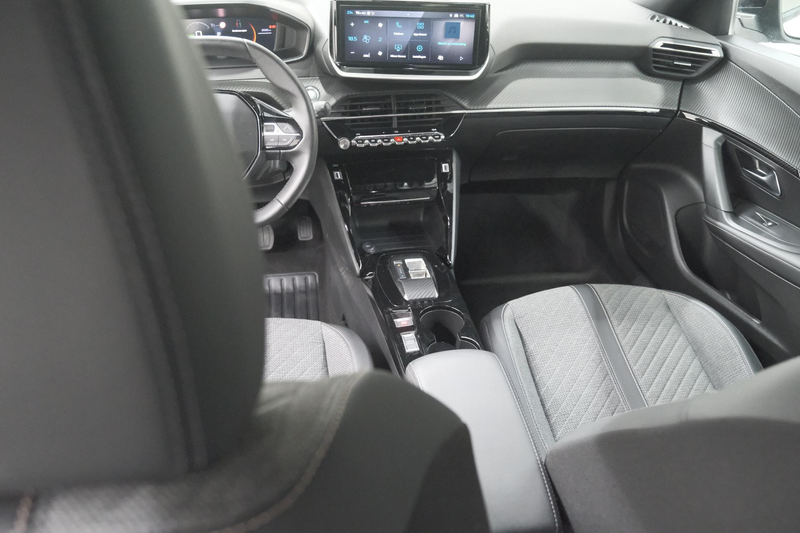 Peugeot e-2008 EV Allure Avantage 54 kWh | 11 KW Lader | Apple Ca — photo 14
