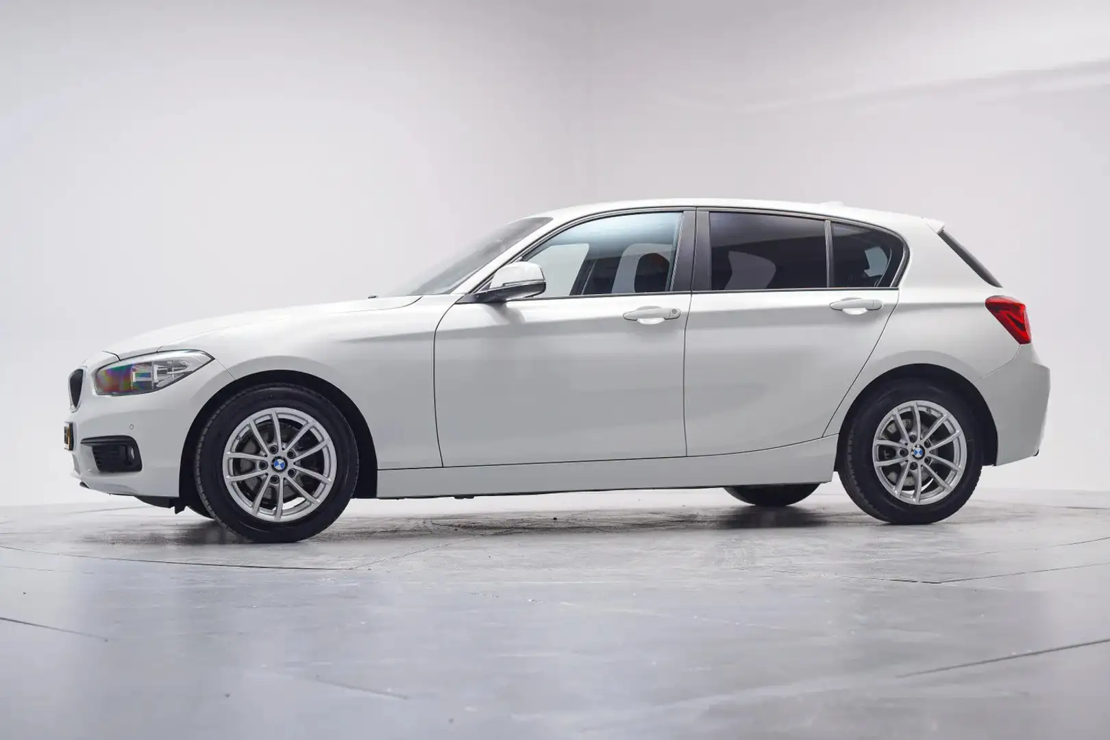 BMW 116 1-serie 116i Executive [ Navi PDC Stoelverwarming Wit - 2