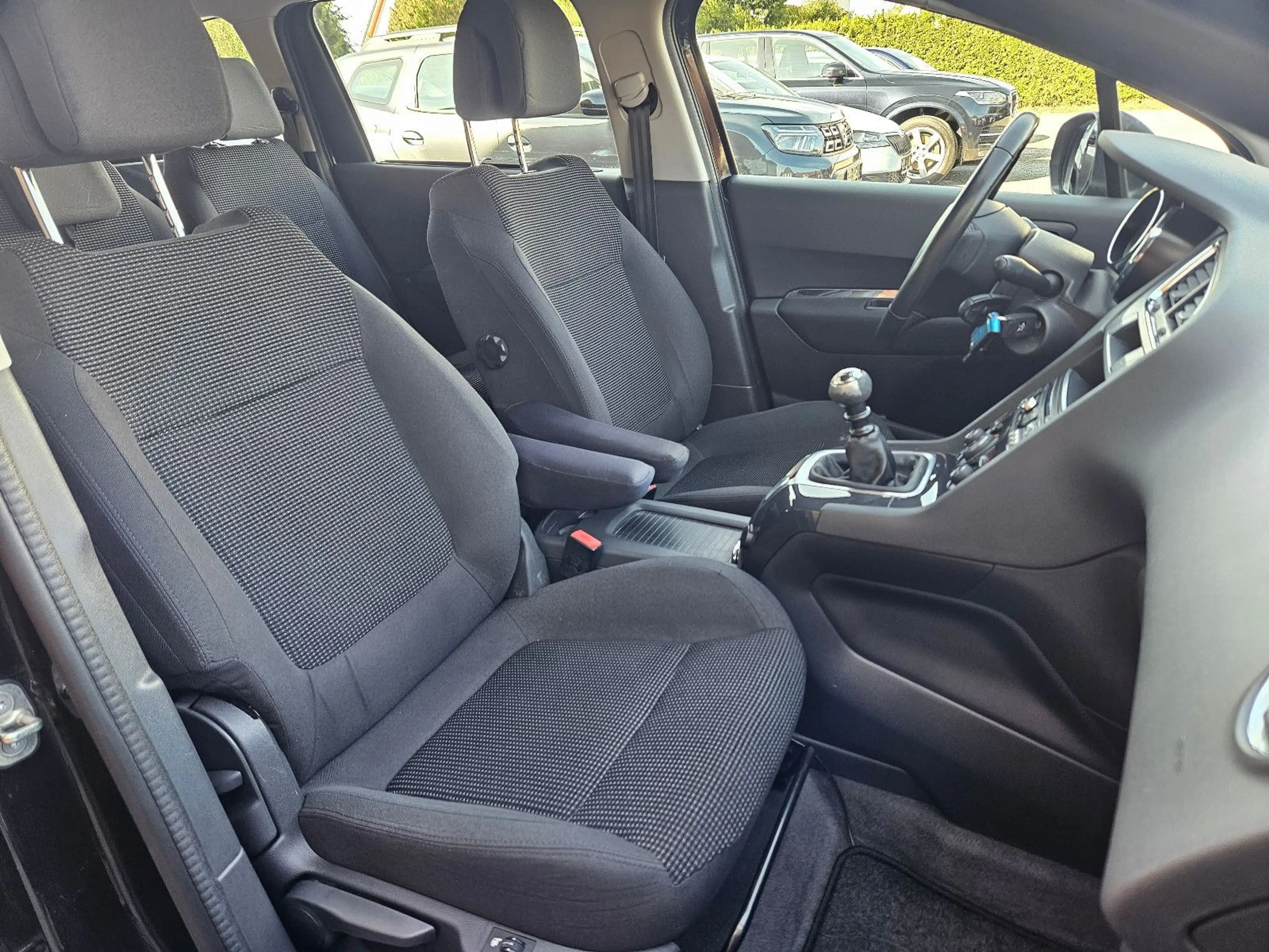 Peugeot 5008 2.0 Active | 7-Sitzer — photo 15