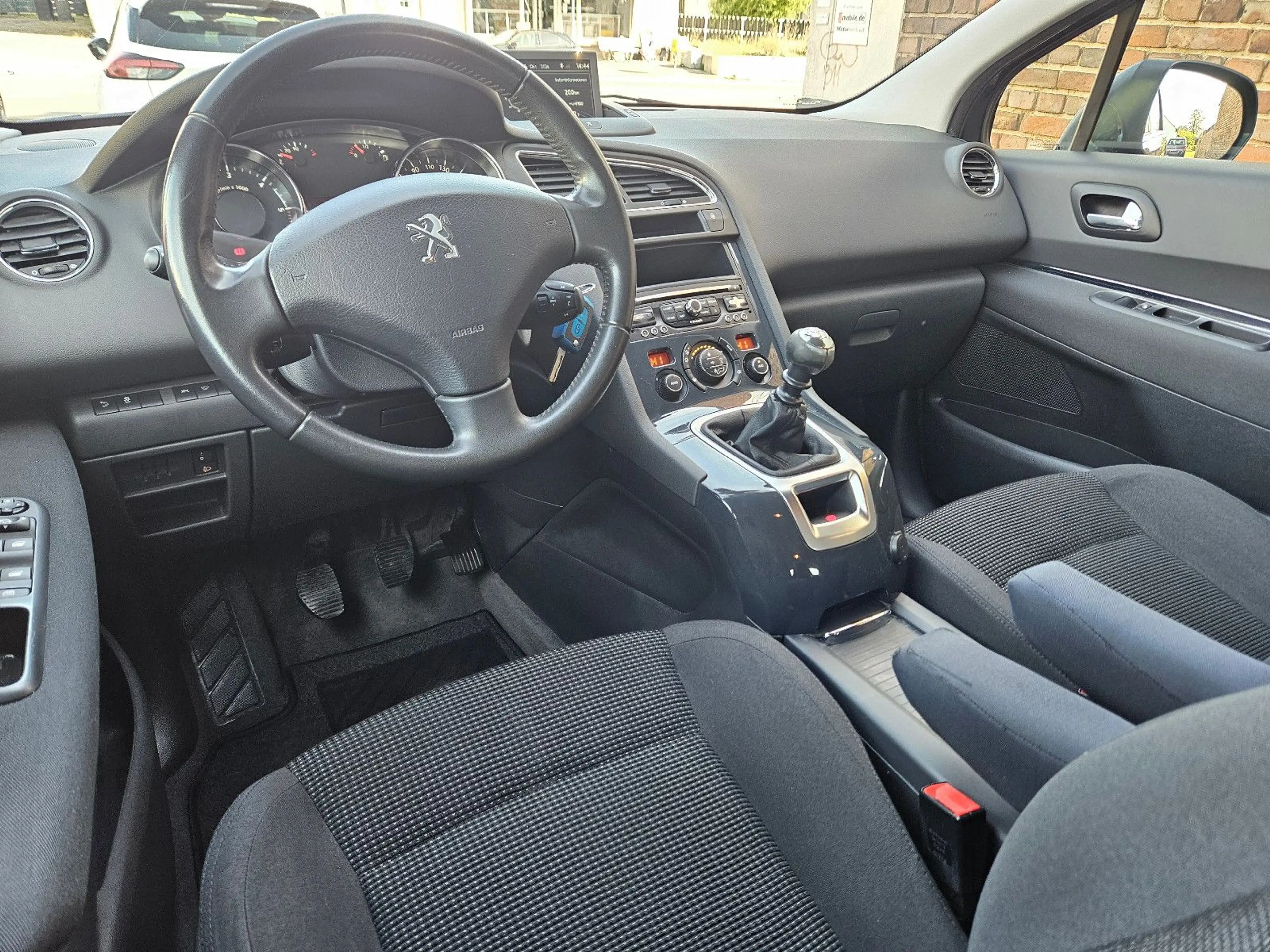Peugeot 5008 2.0 Active | 7-Sitzer — photo 11
