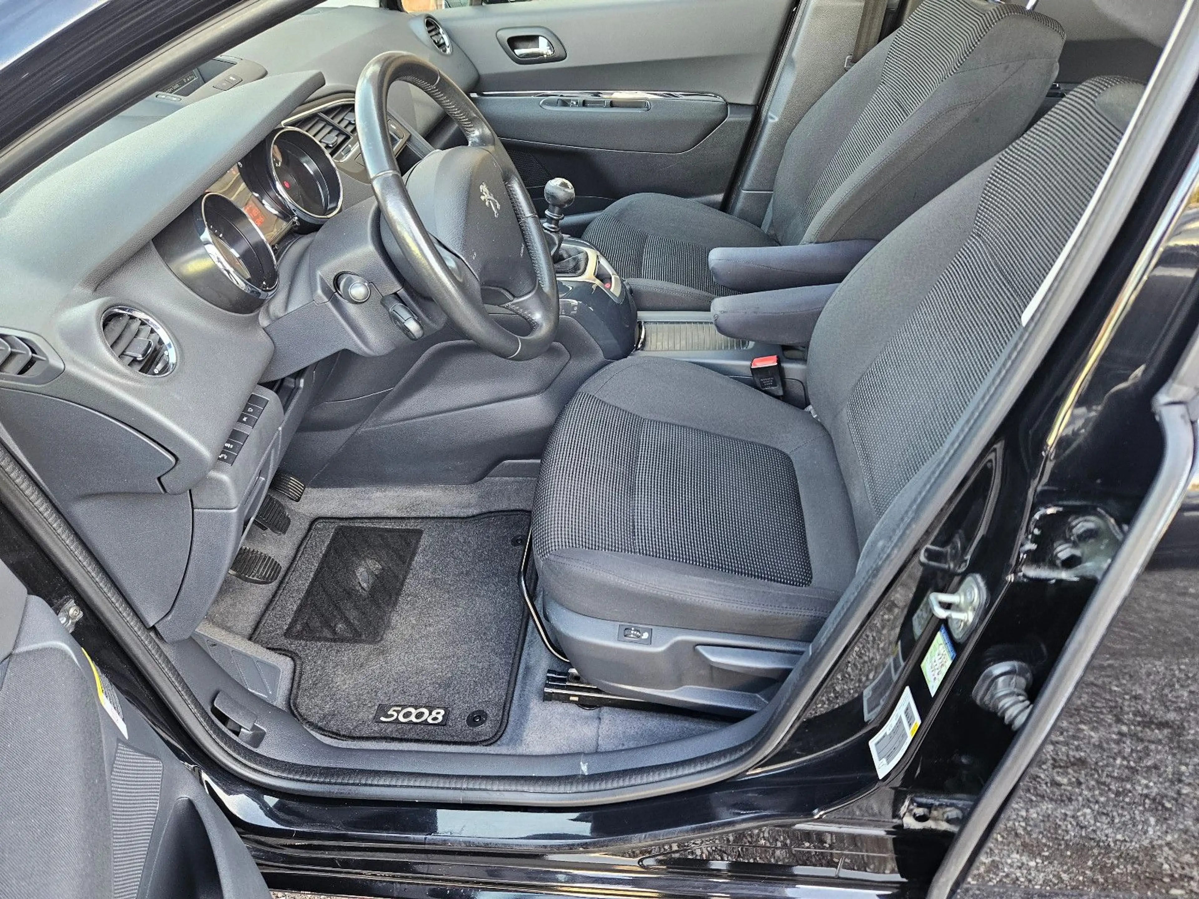 Peugeot 5008 2.0 Active | 7-Sitzer — photo 10