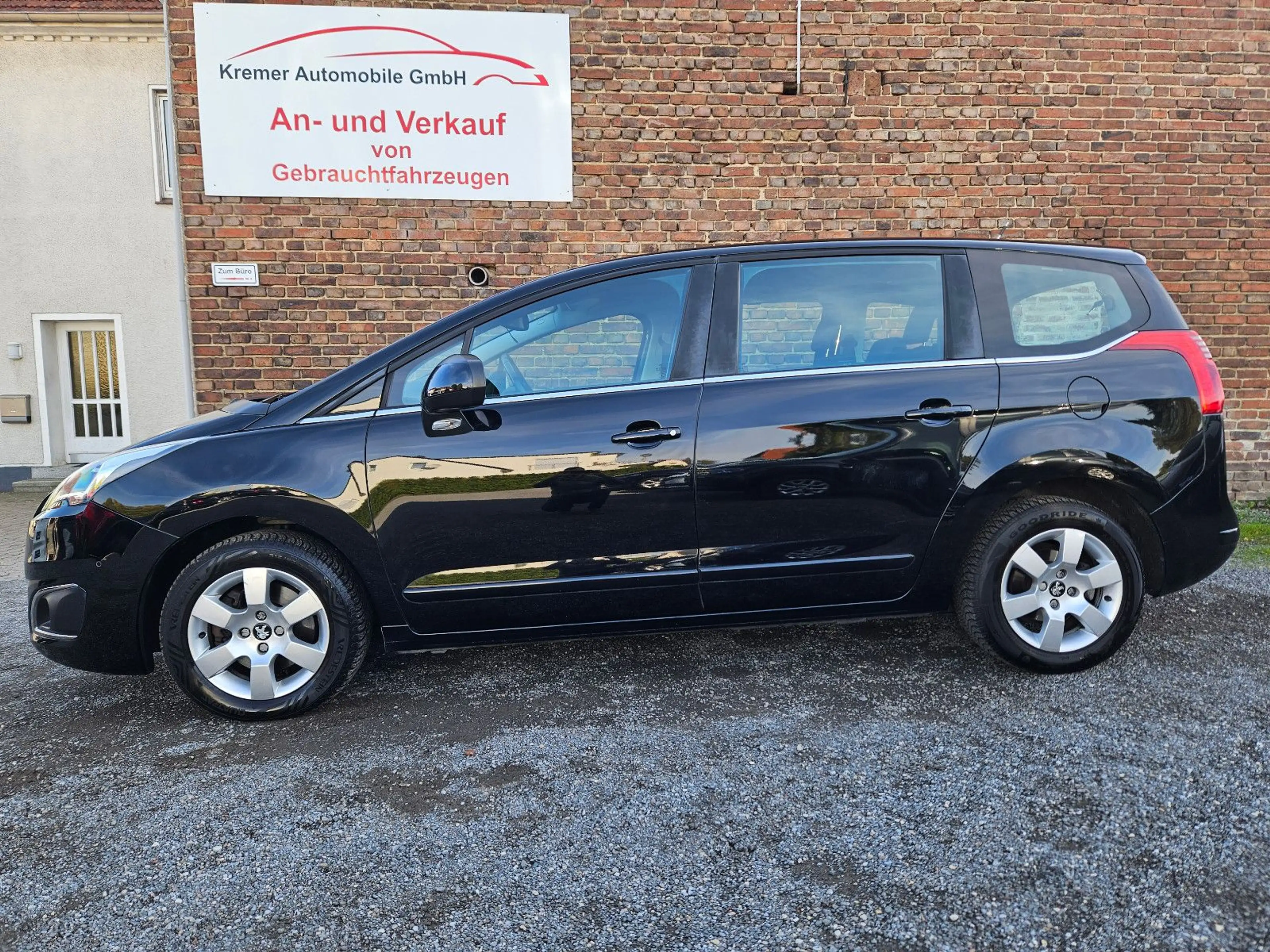 Peugeot 5008 2.0 Active | 7-Sitzer — photo 3