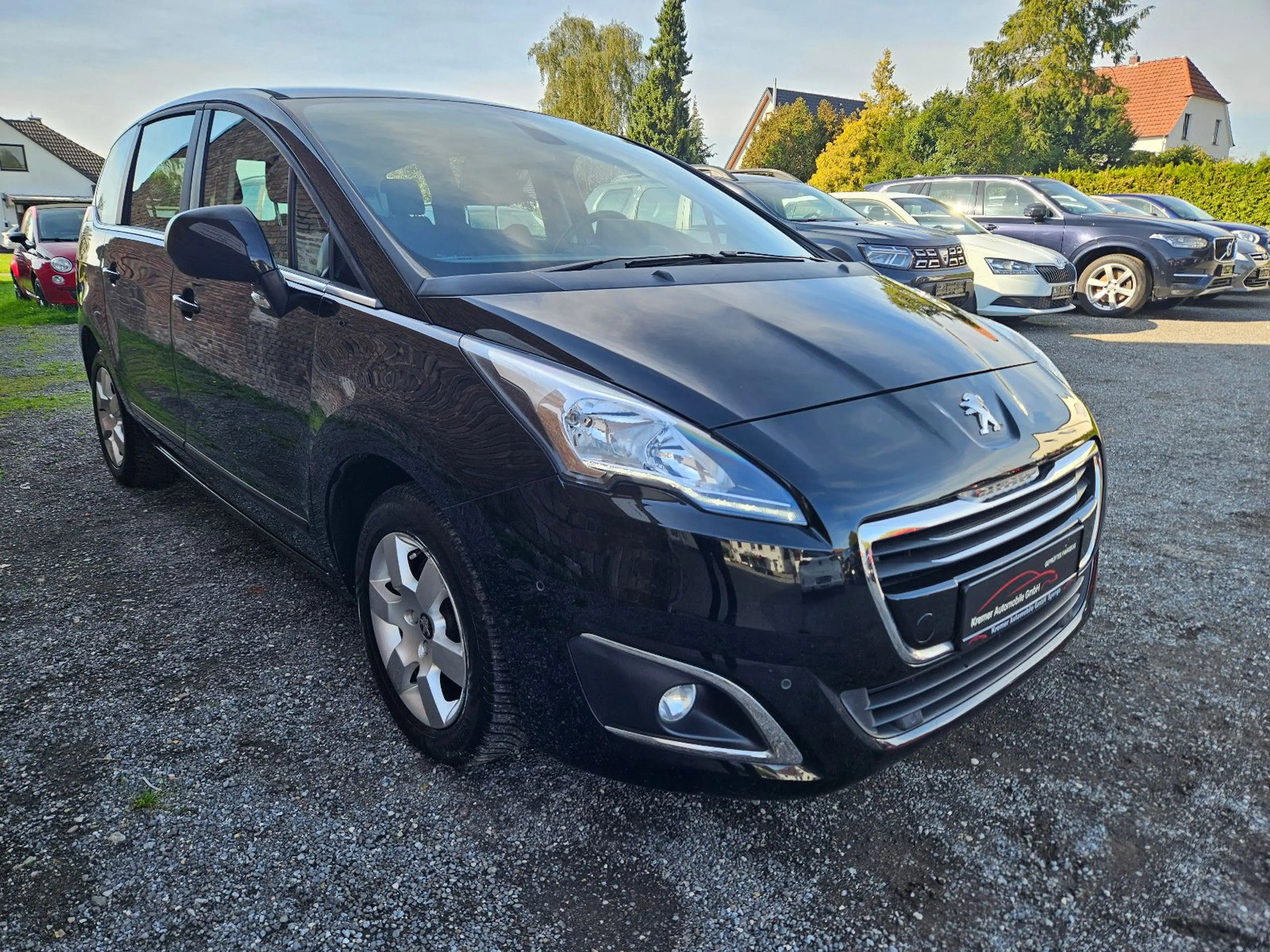Peugeot 5008 2.0 Active | 7-Sitzer — photo 2
