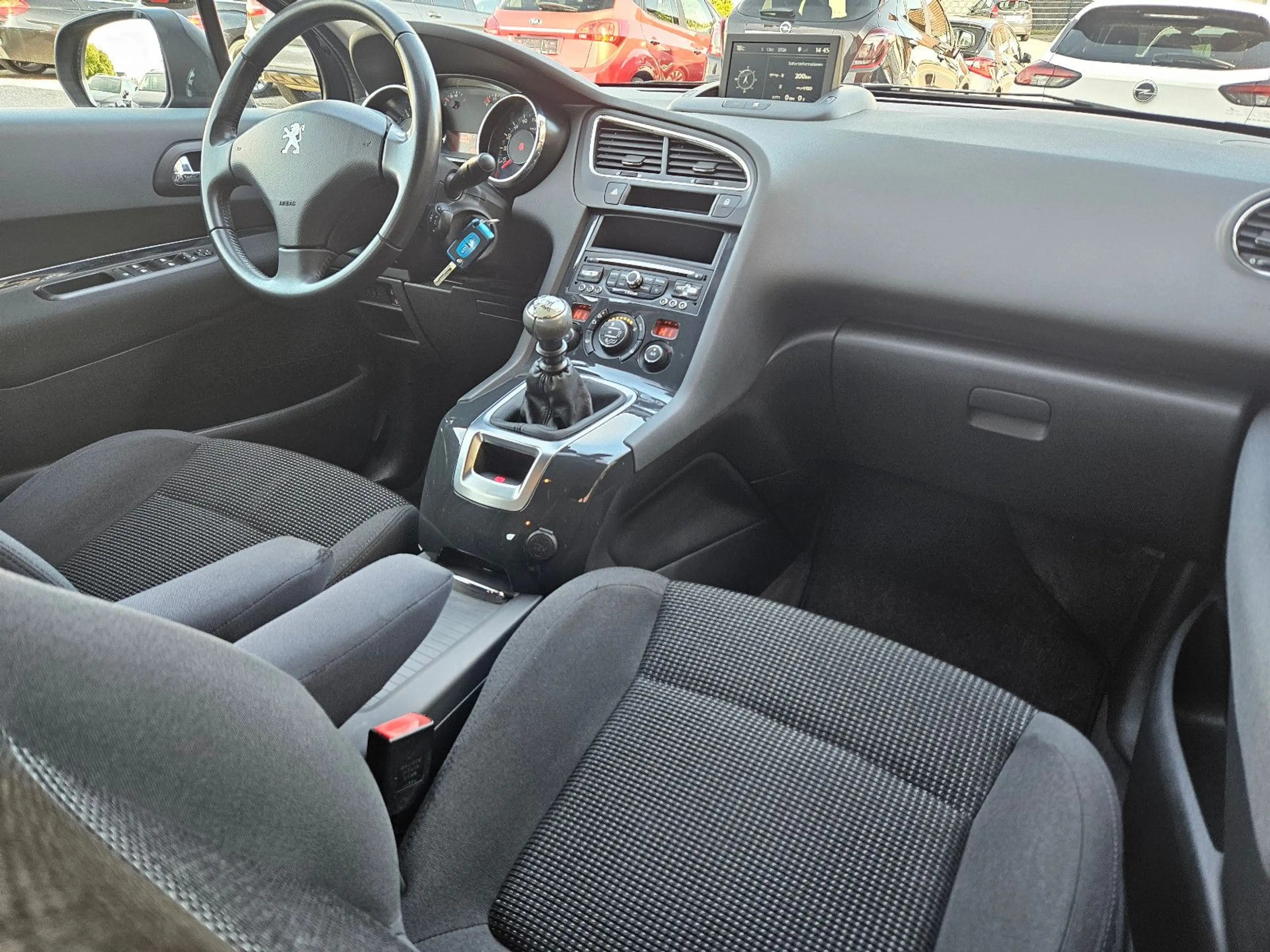 Peugeot 5008 2.0 Active | 7-Sitzer — photo 13