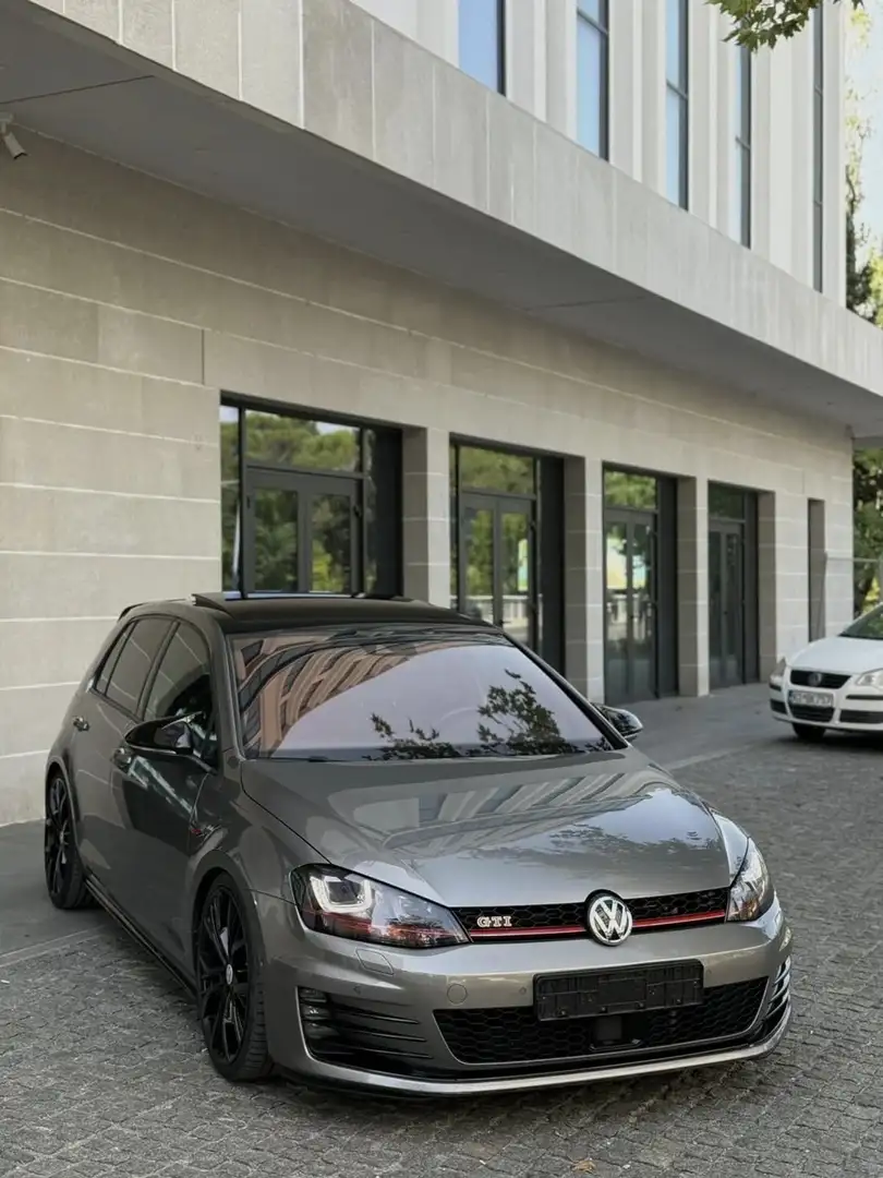 Volkswagen Golf GTI 2,0 TSI DSG Performance - 1