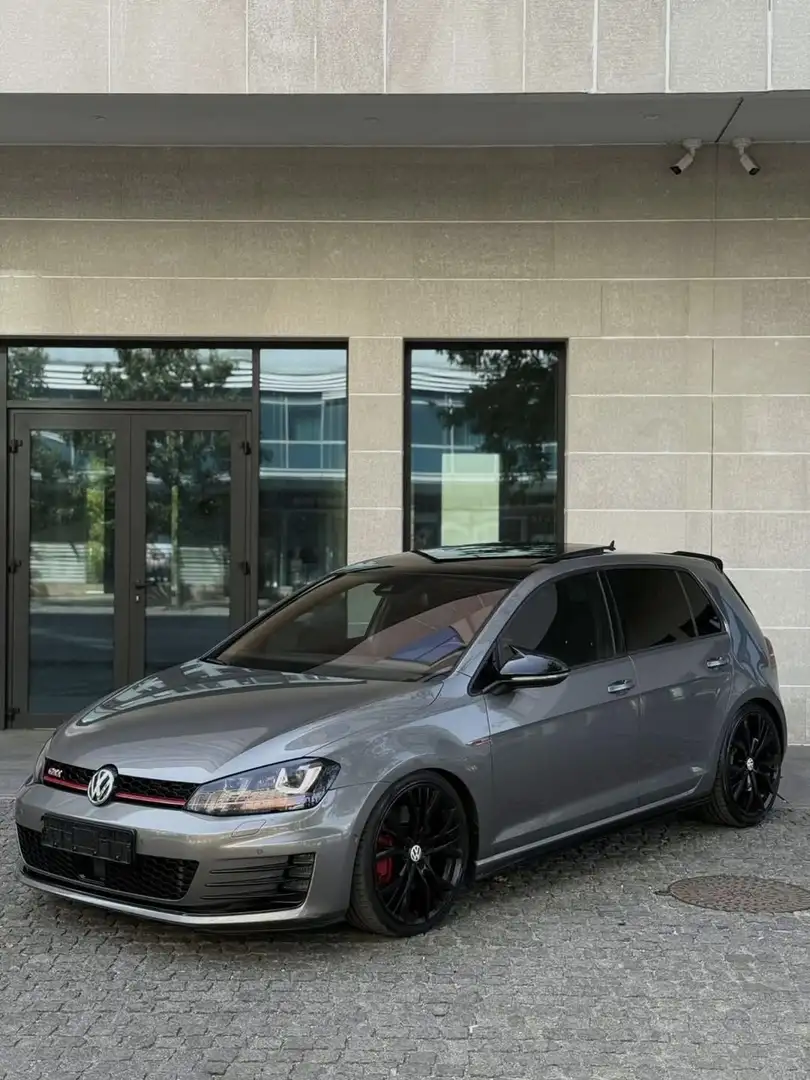 Volkswagen Golf GTI 2,0 TSI DSG Performance - 2