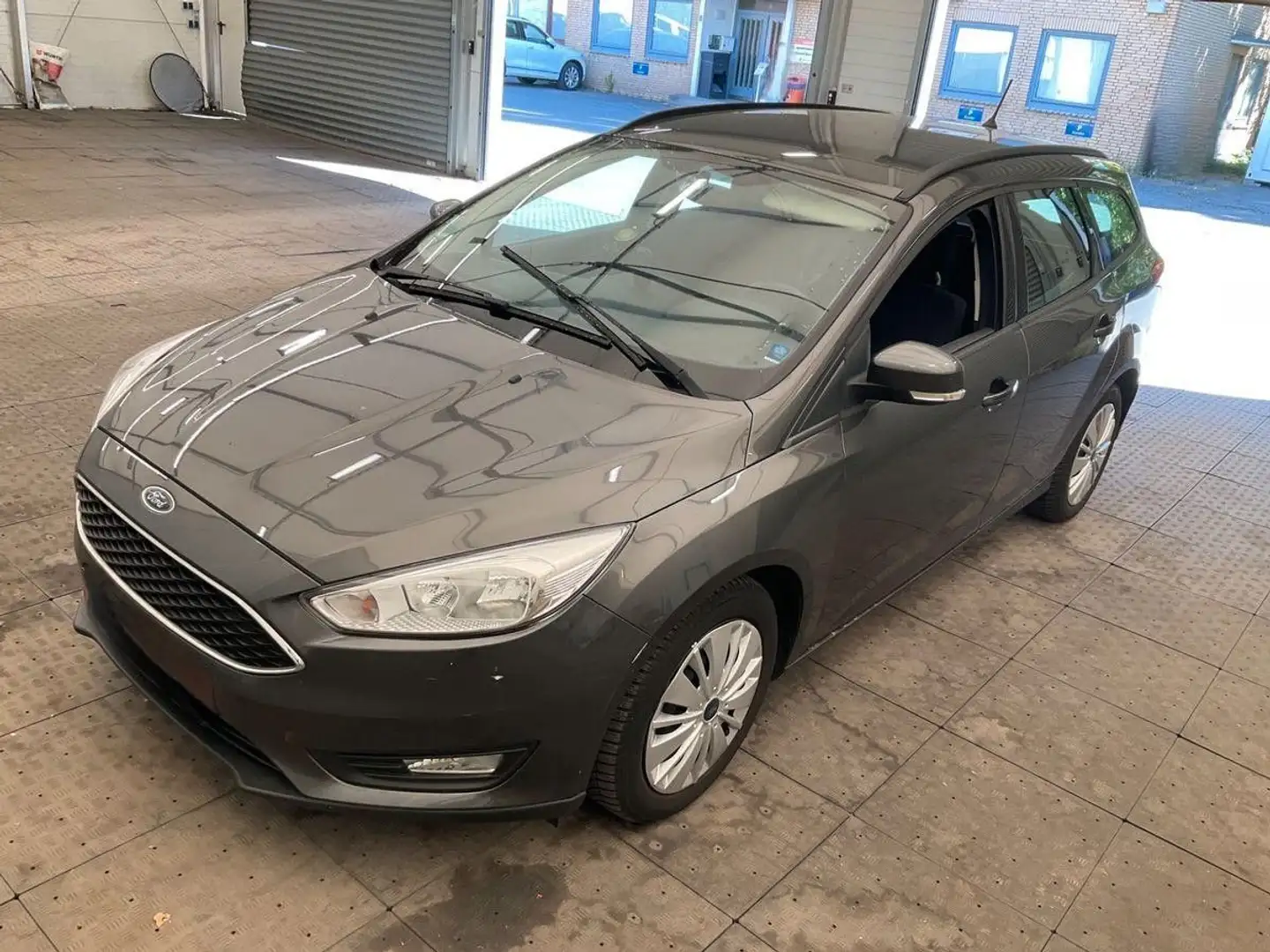 Ford Focus Turnier Business PDC/KLIMA/NAVI/BT/SHZ/ Grau - 1