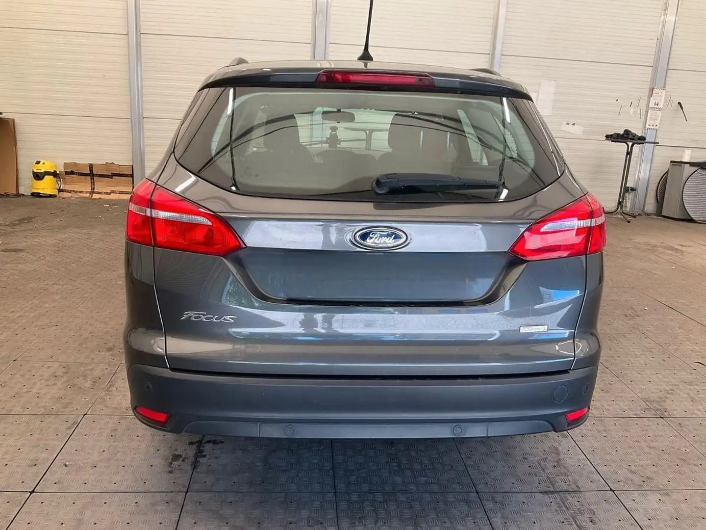 Ford Focus Turnier Business PDC/KLIMA/NAVI/BT/SHZ/ Grau - 2